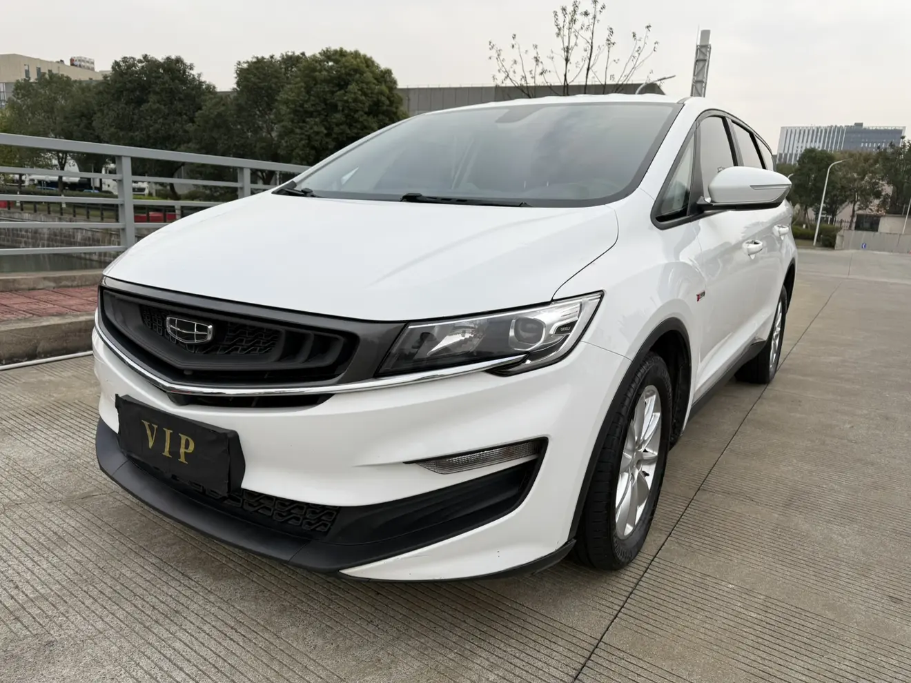Geely Jiaji  из Китая