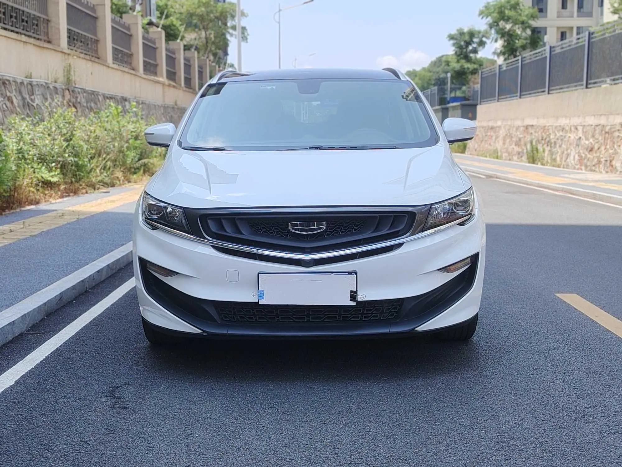 Geely Jiaji  из Китая