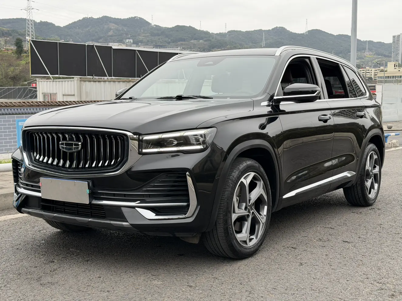 Geely Monjaro (Xingyue L)  из Китая