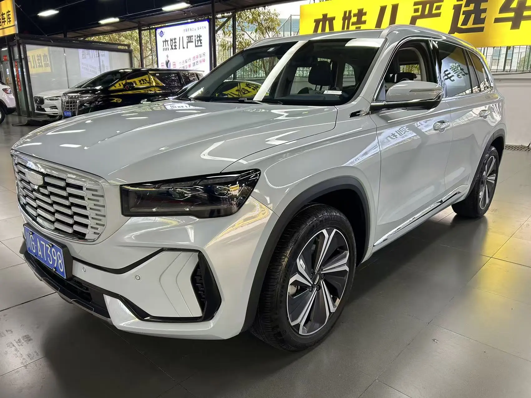 Geely Monjaro (Xingyue L)  из Китая