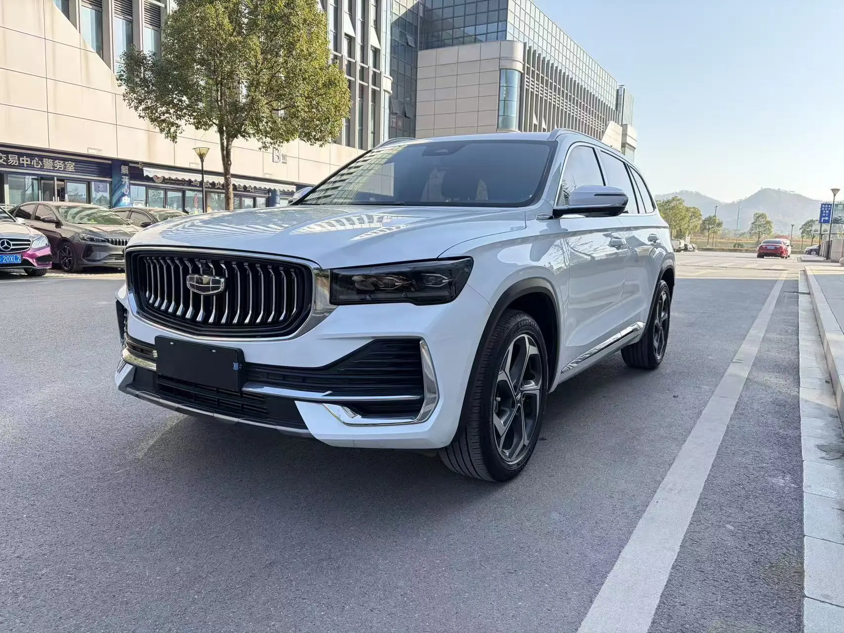 Geely Monjaro (Xingyue L)  из Китая