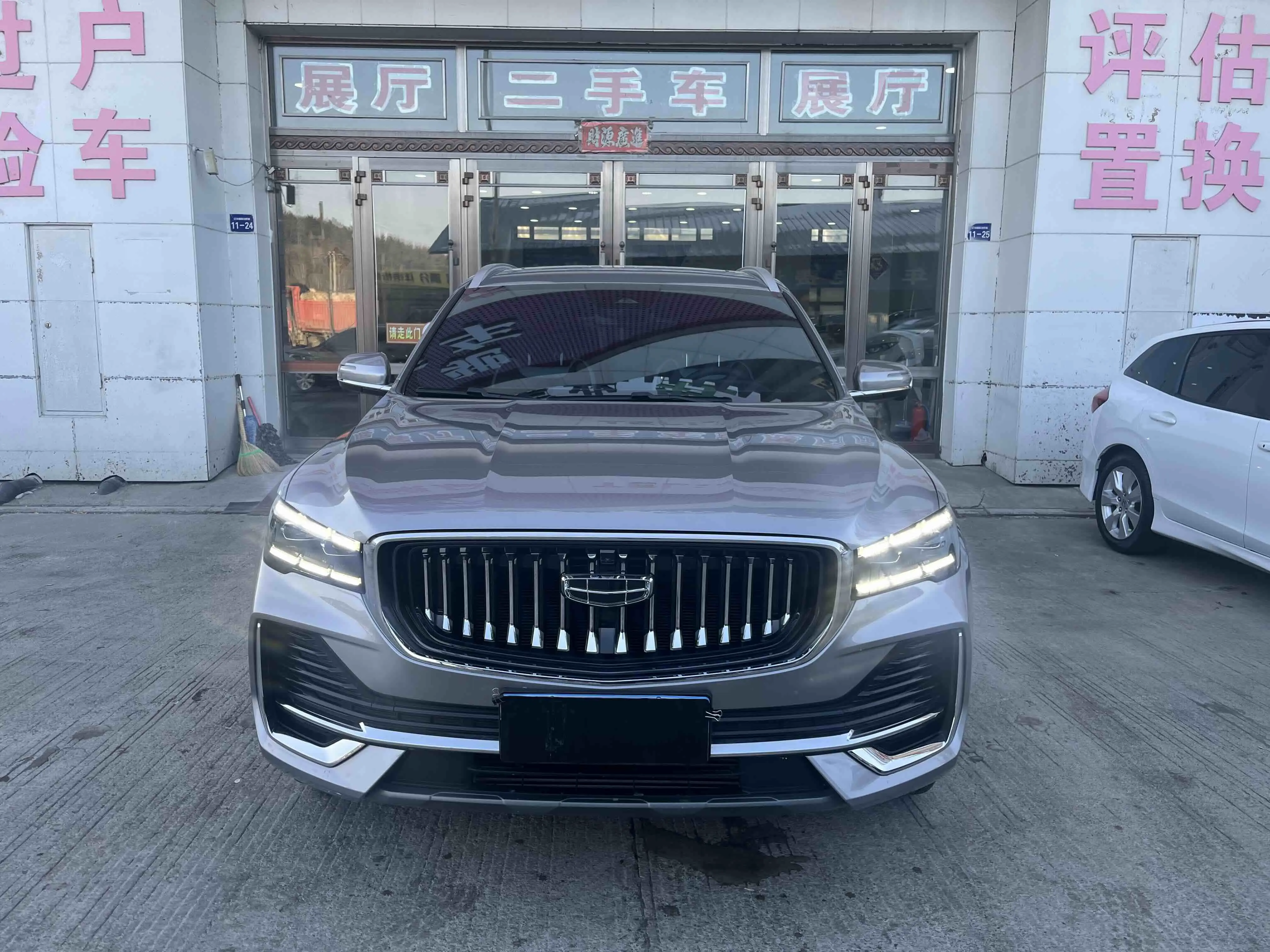 Geely Monjaro (Xingyue L)  из Китая