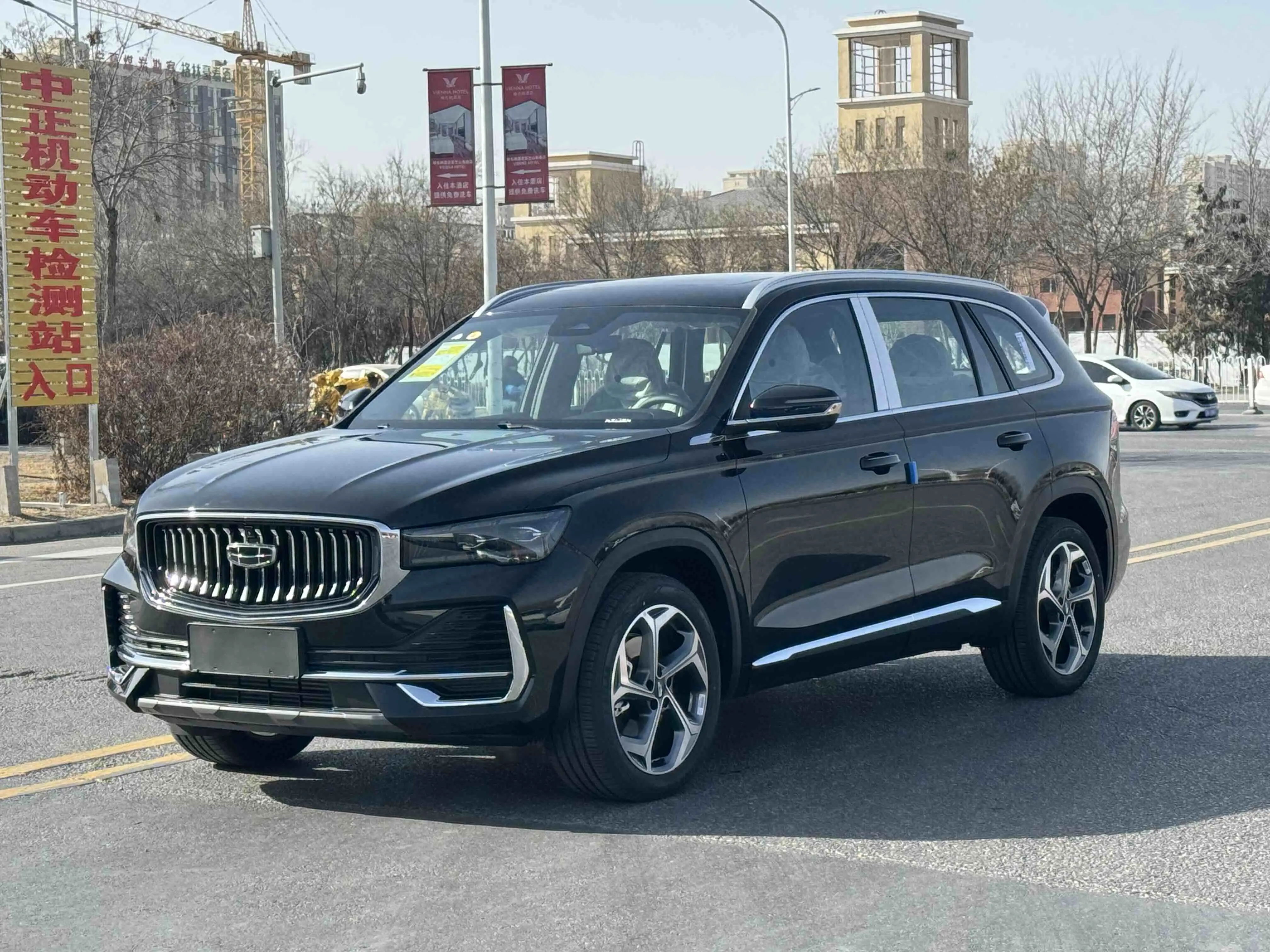 Geely Monjaro (Xingyue L)  из Китая