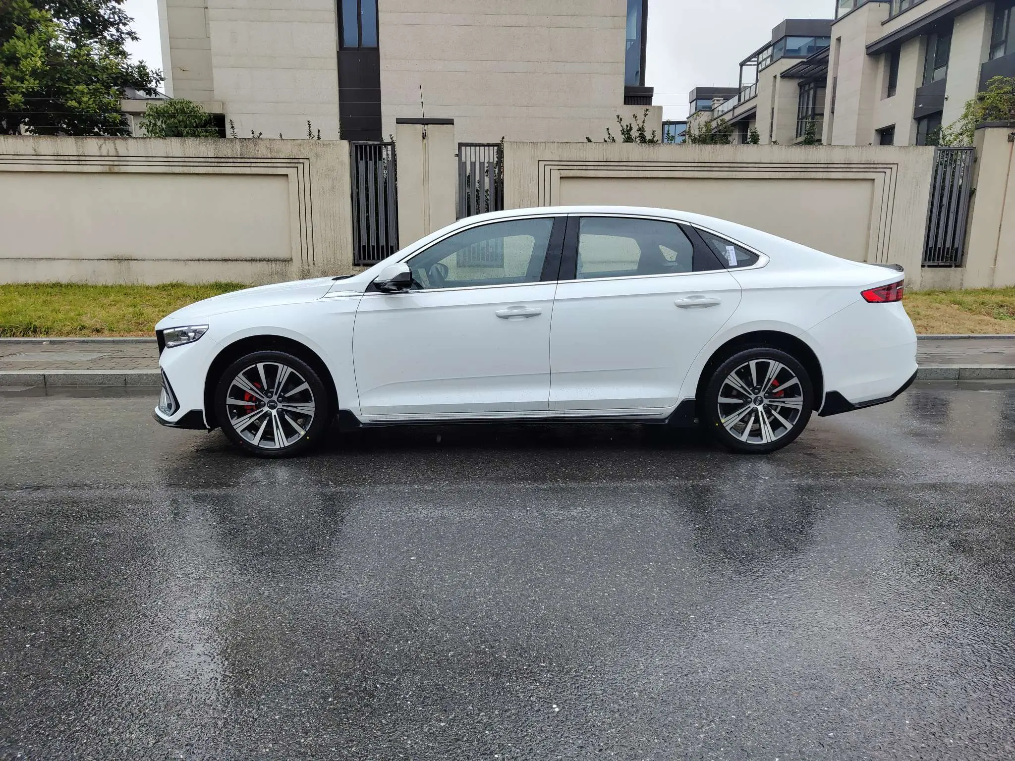 Geely Xing Rui  из Китая