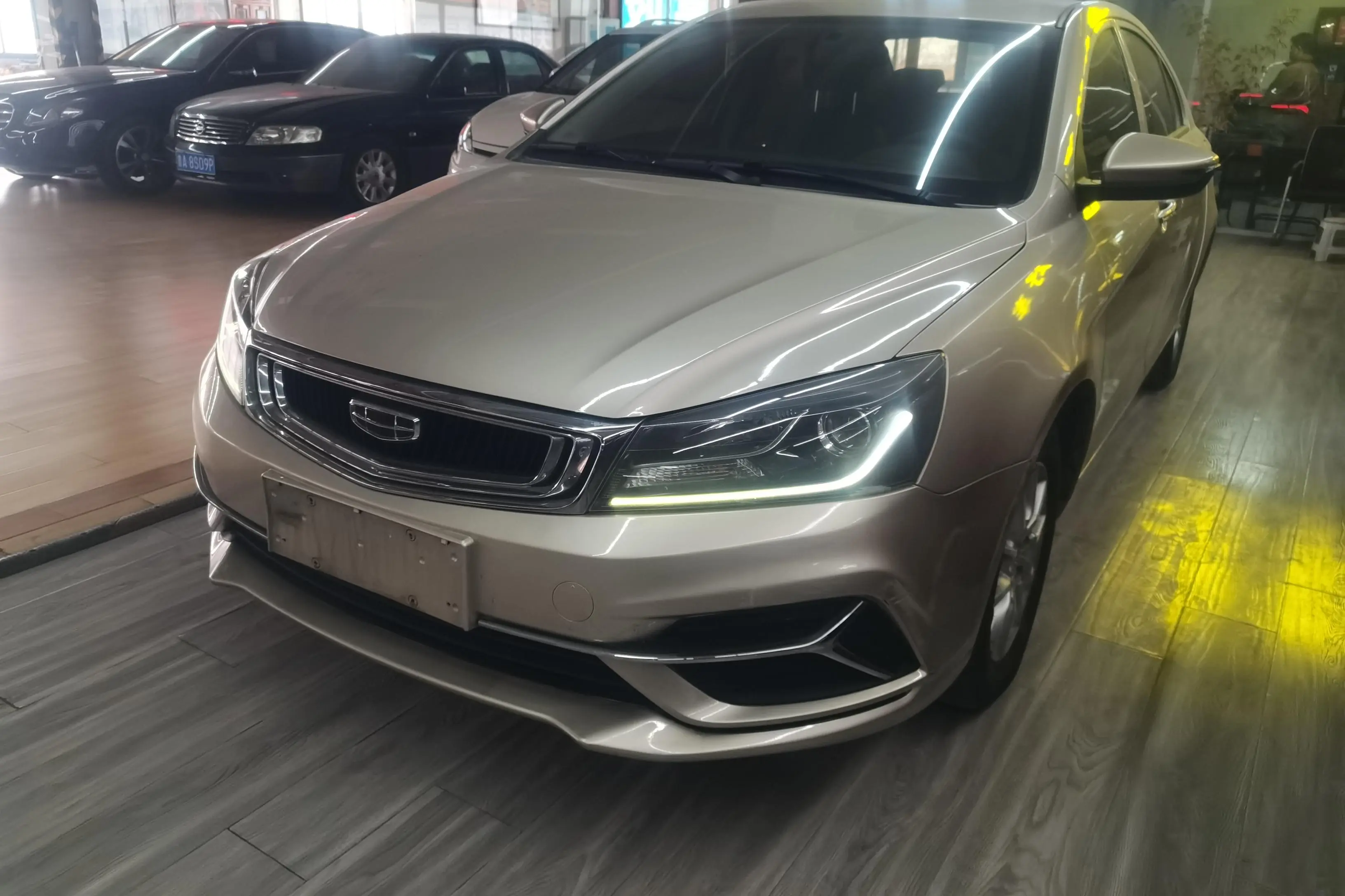 Geely Emgrand  из Китая