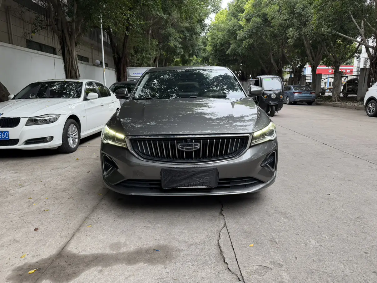 Geely Emgrand  из Китая