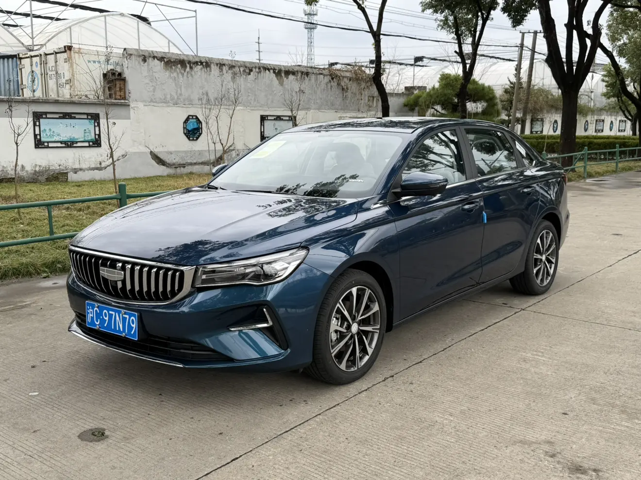 Geely Emgrand  из Китая