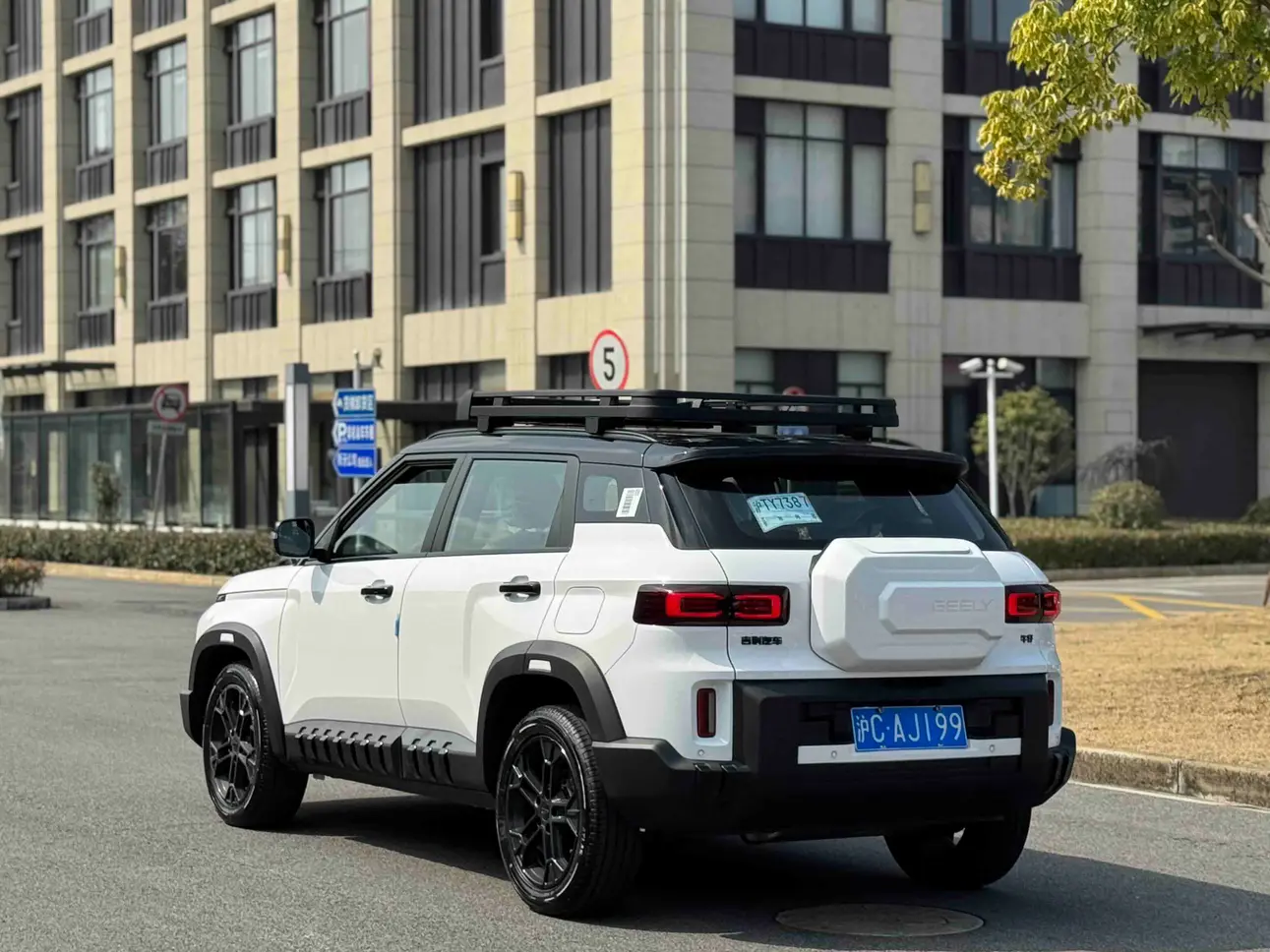 Geely Cowboy  из Китая