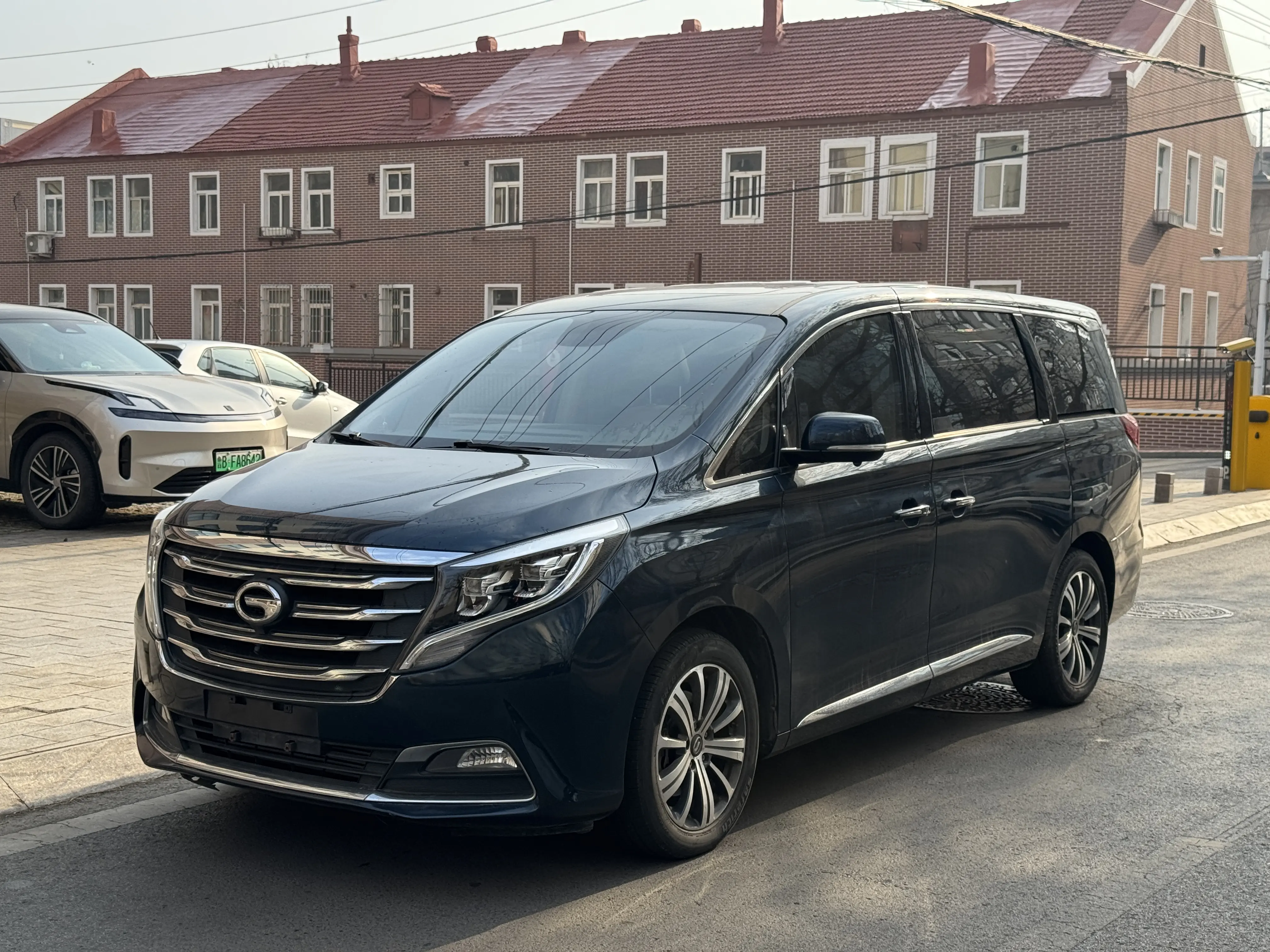 GAC Trumpchi M8  из Китая