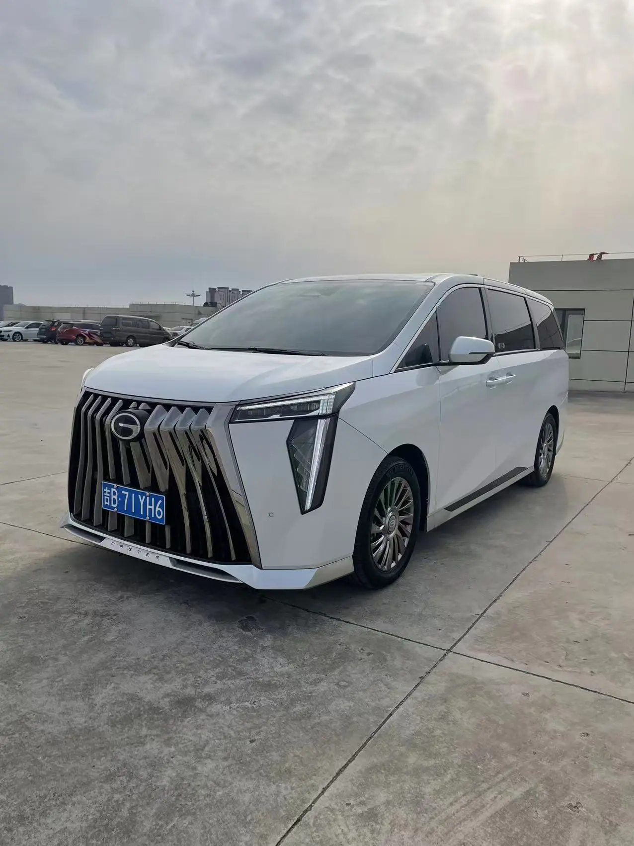 GAC Trumpchi M8  из Китая