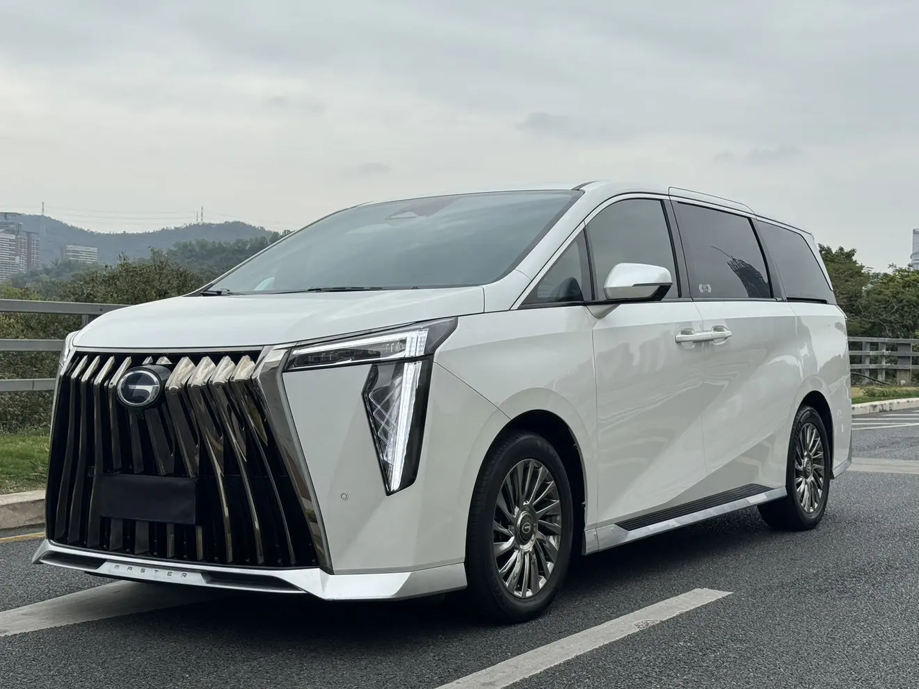 GAC Trumpchi M8  из Китая