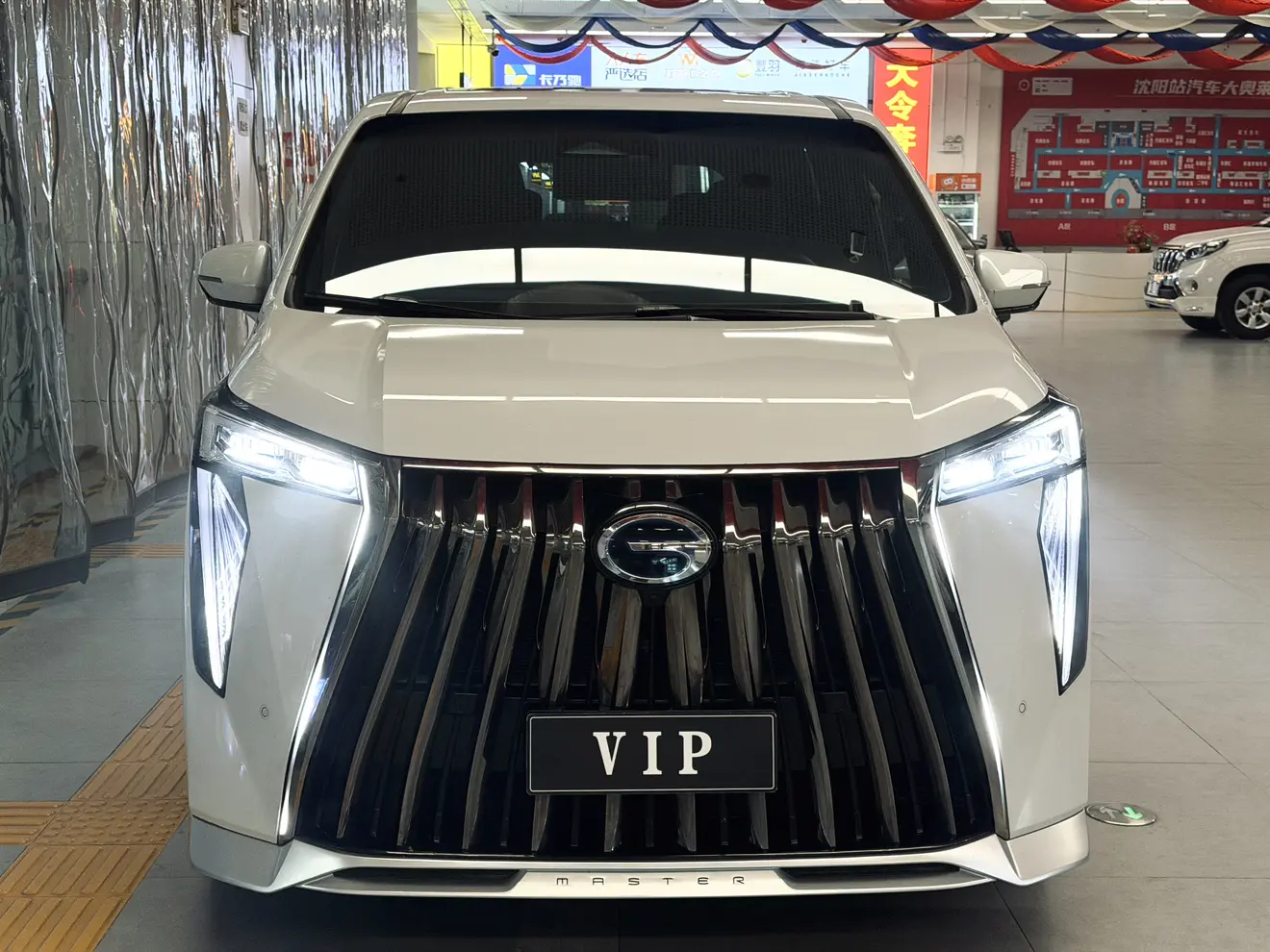 GAC Trumpchi M8  из Китая