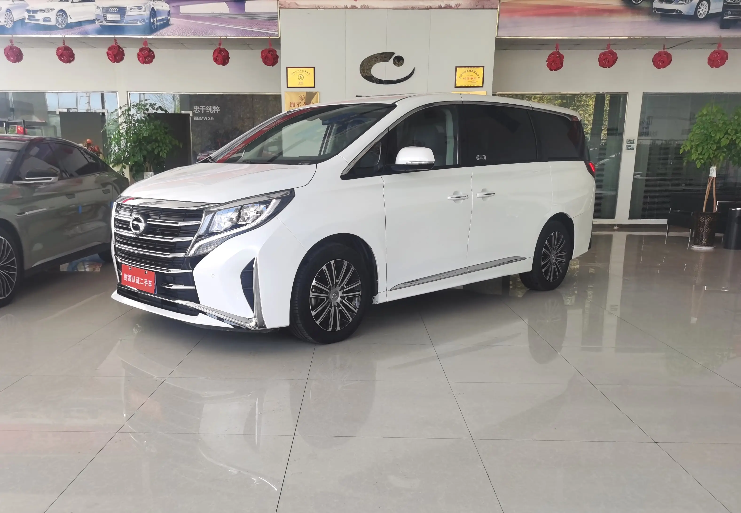 GAC Trumpchi M8  из Китая