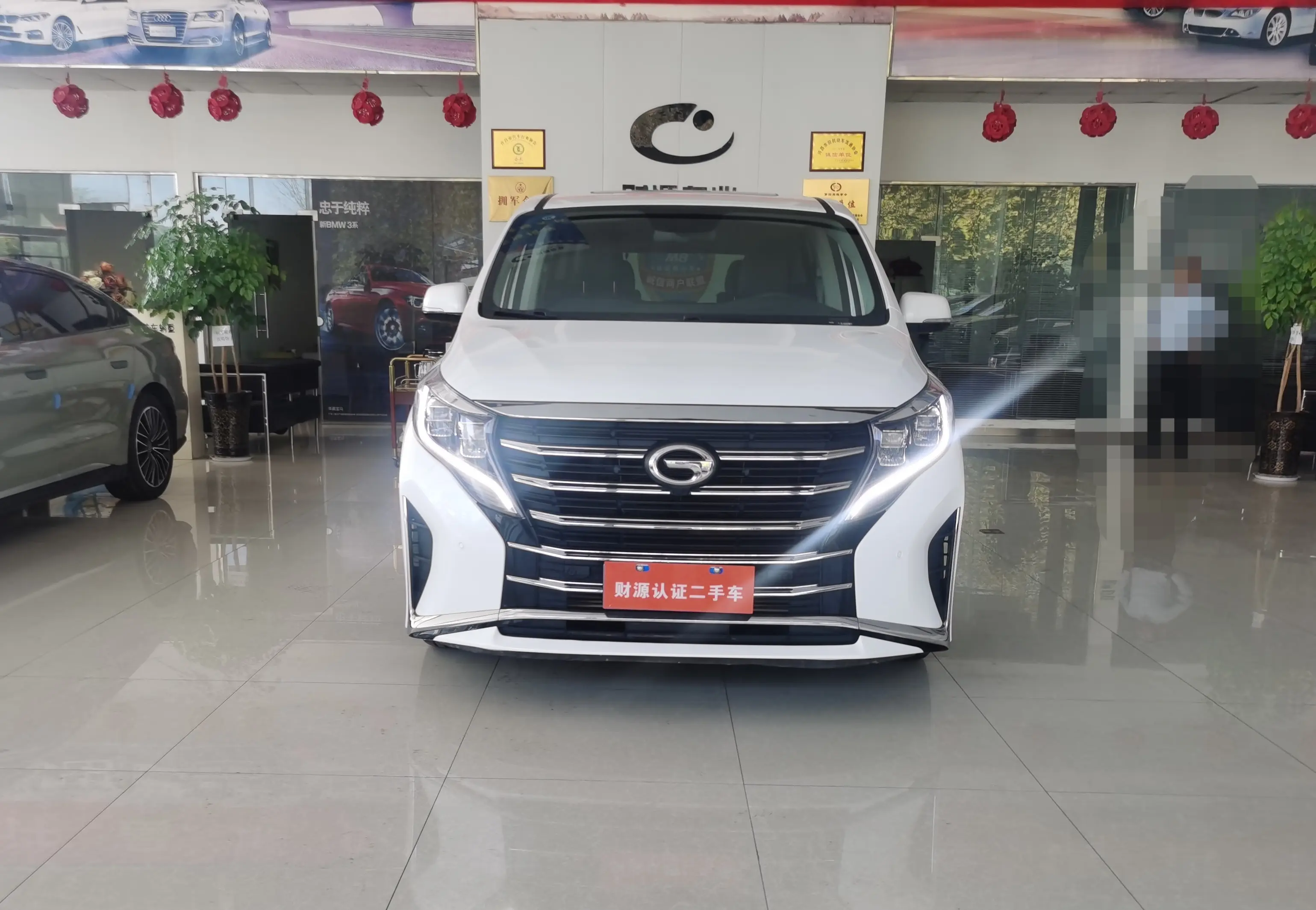 GAC Trumpchi M8  из Китая