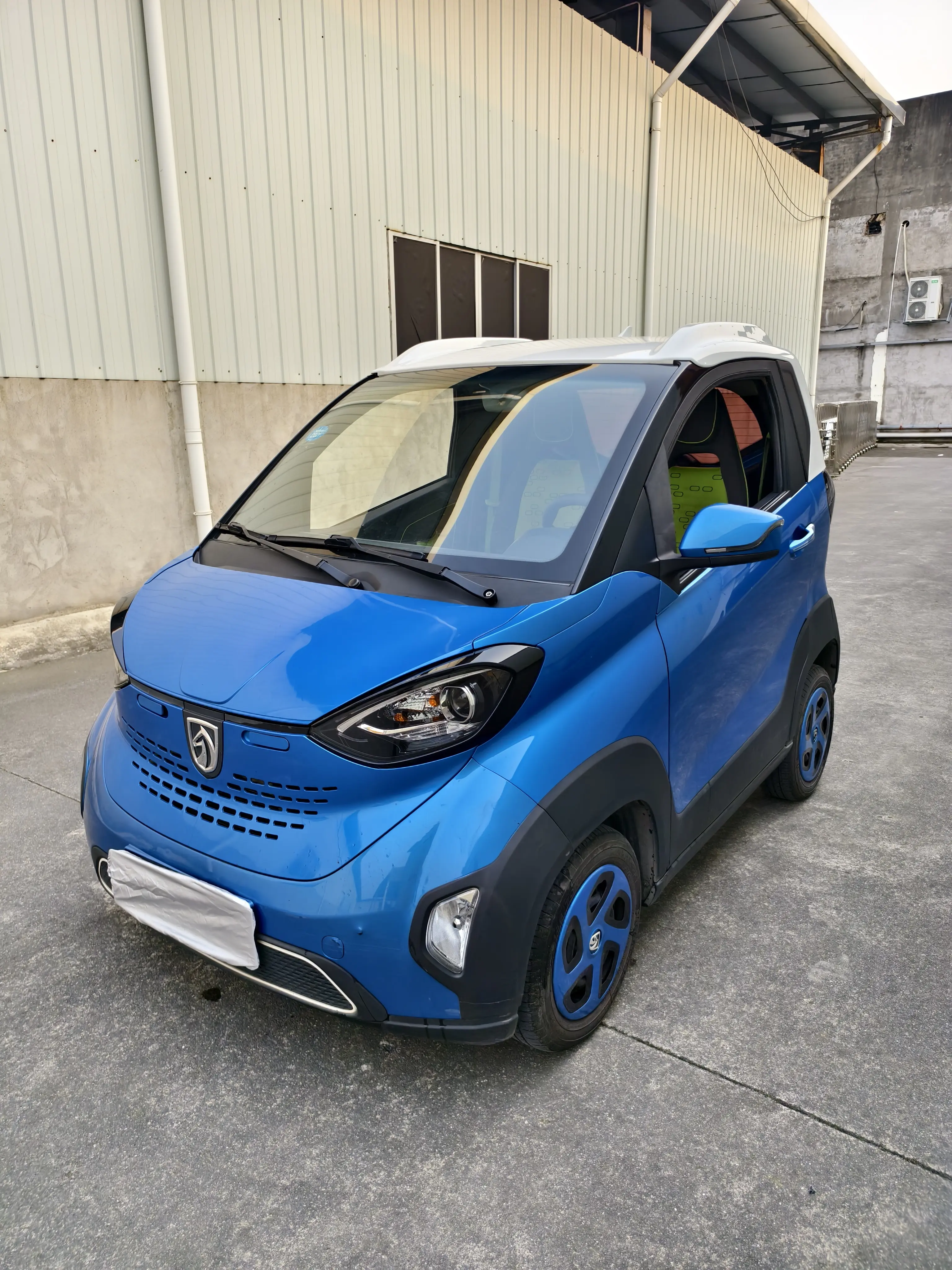 Baojun E100  из Китая