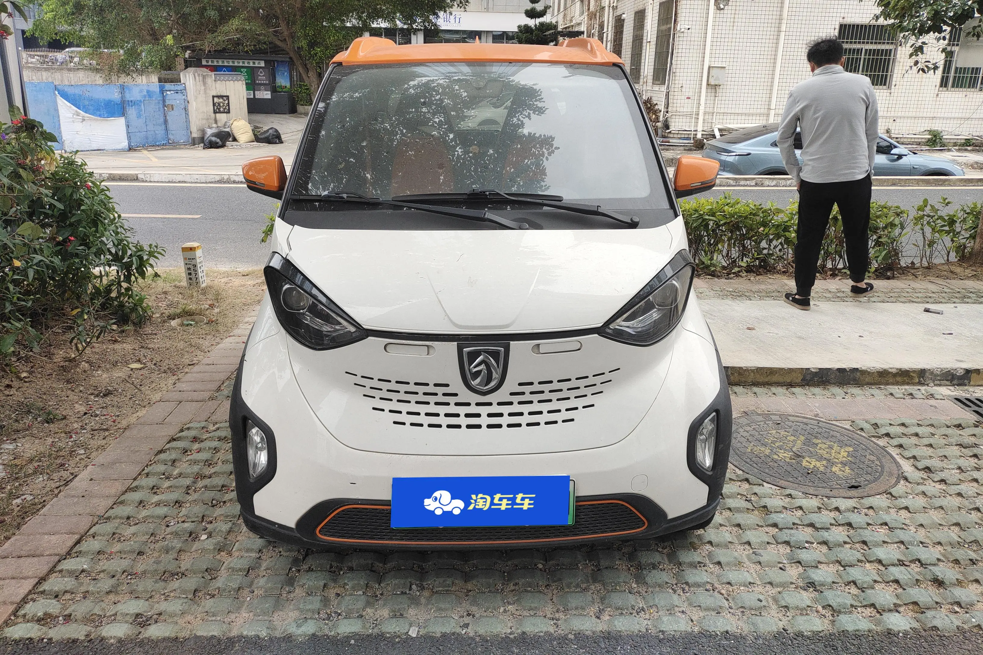 Baojun E100  из Китая