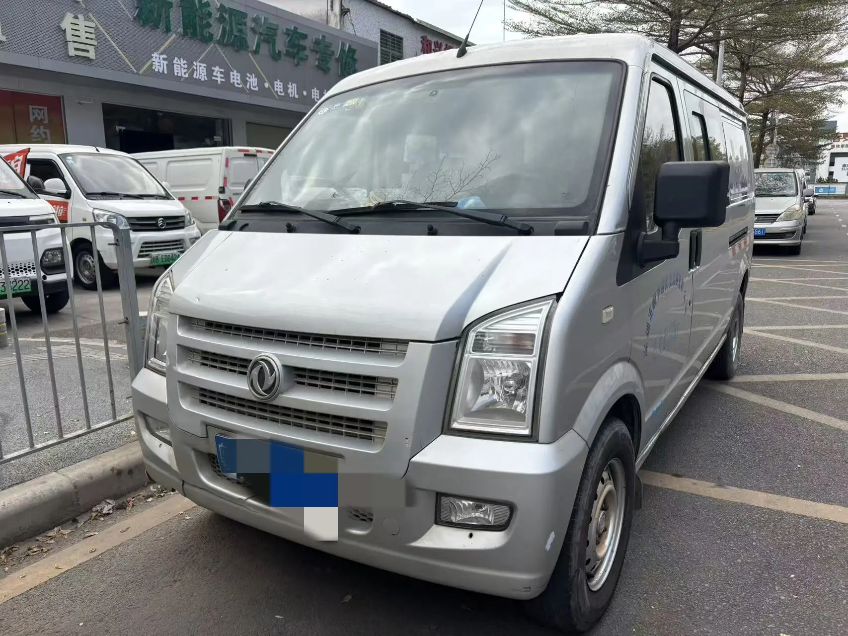 Dongfeng Xiaokang C35  из Китая