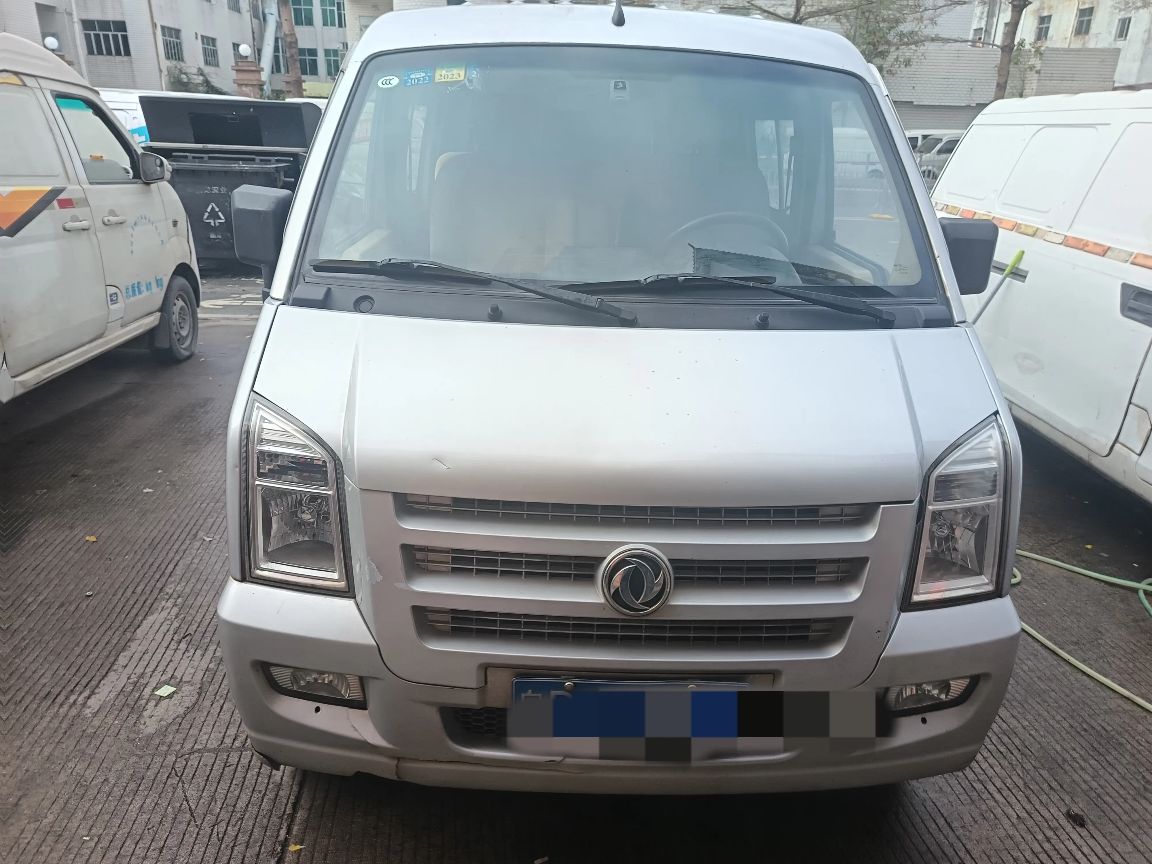 Dongfeng Xiaokang C35  из Китая