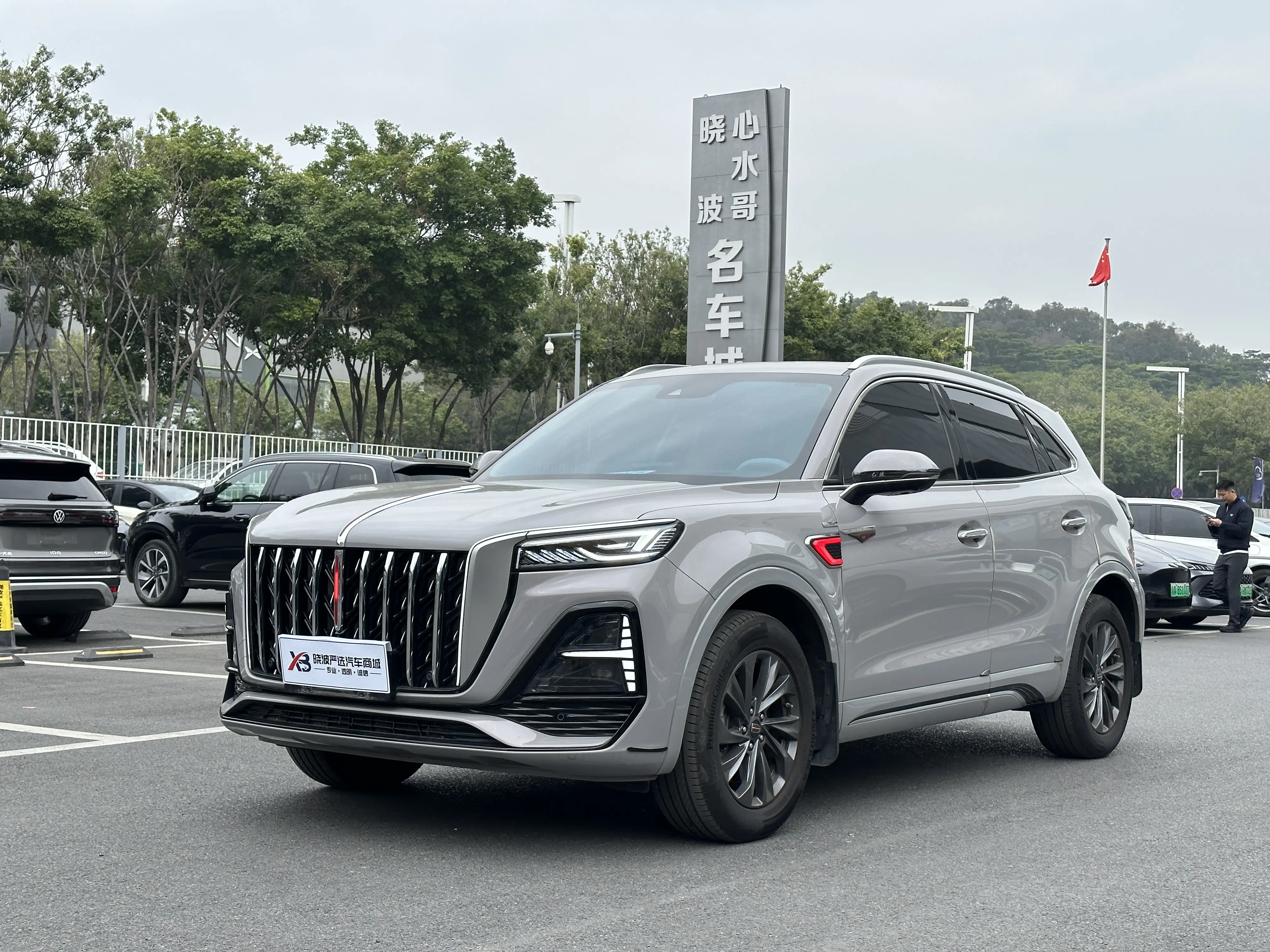 Hongqi HS5  из Китая