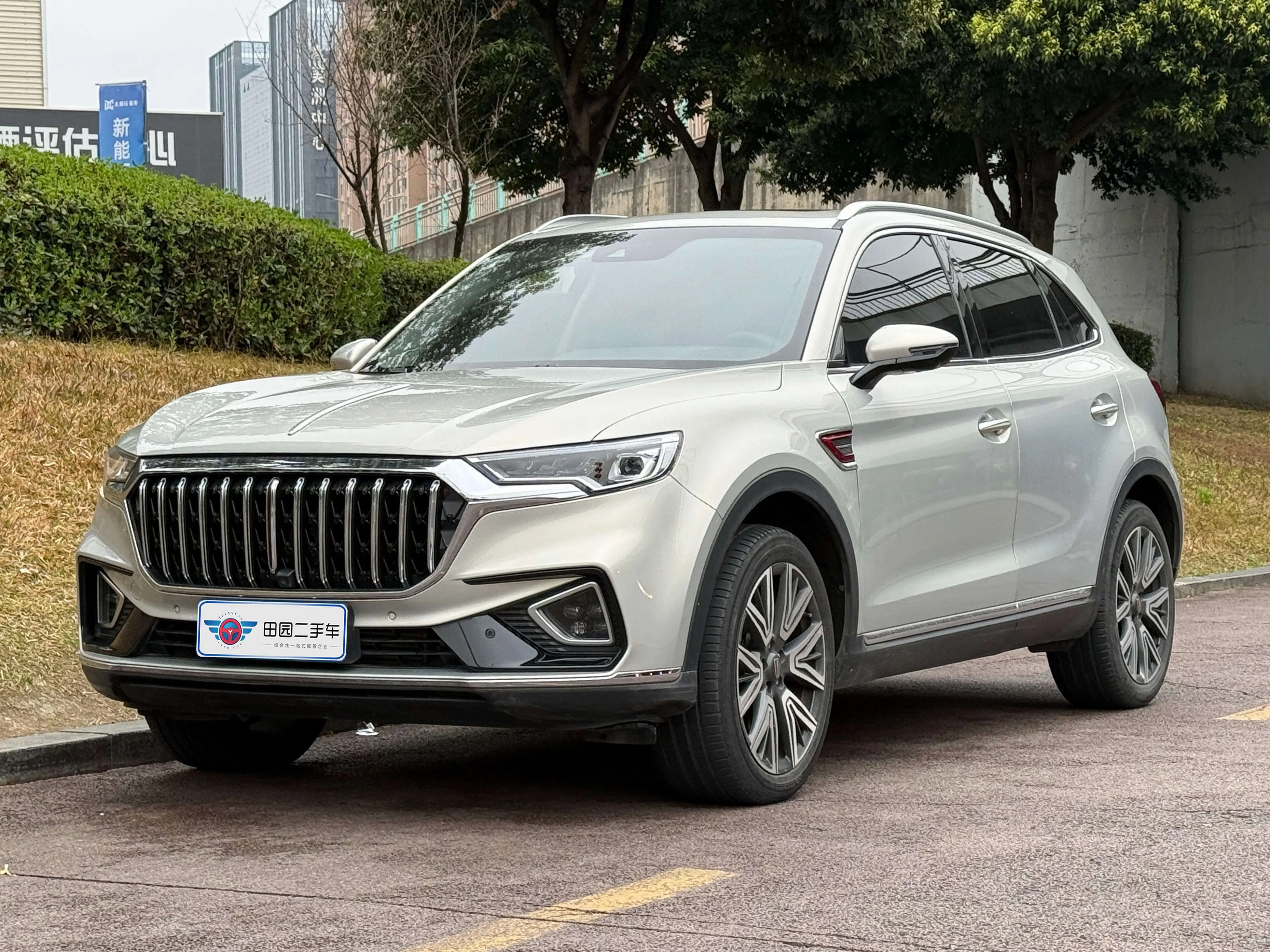 Hongqi HS5  из Китая