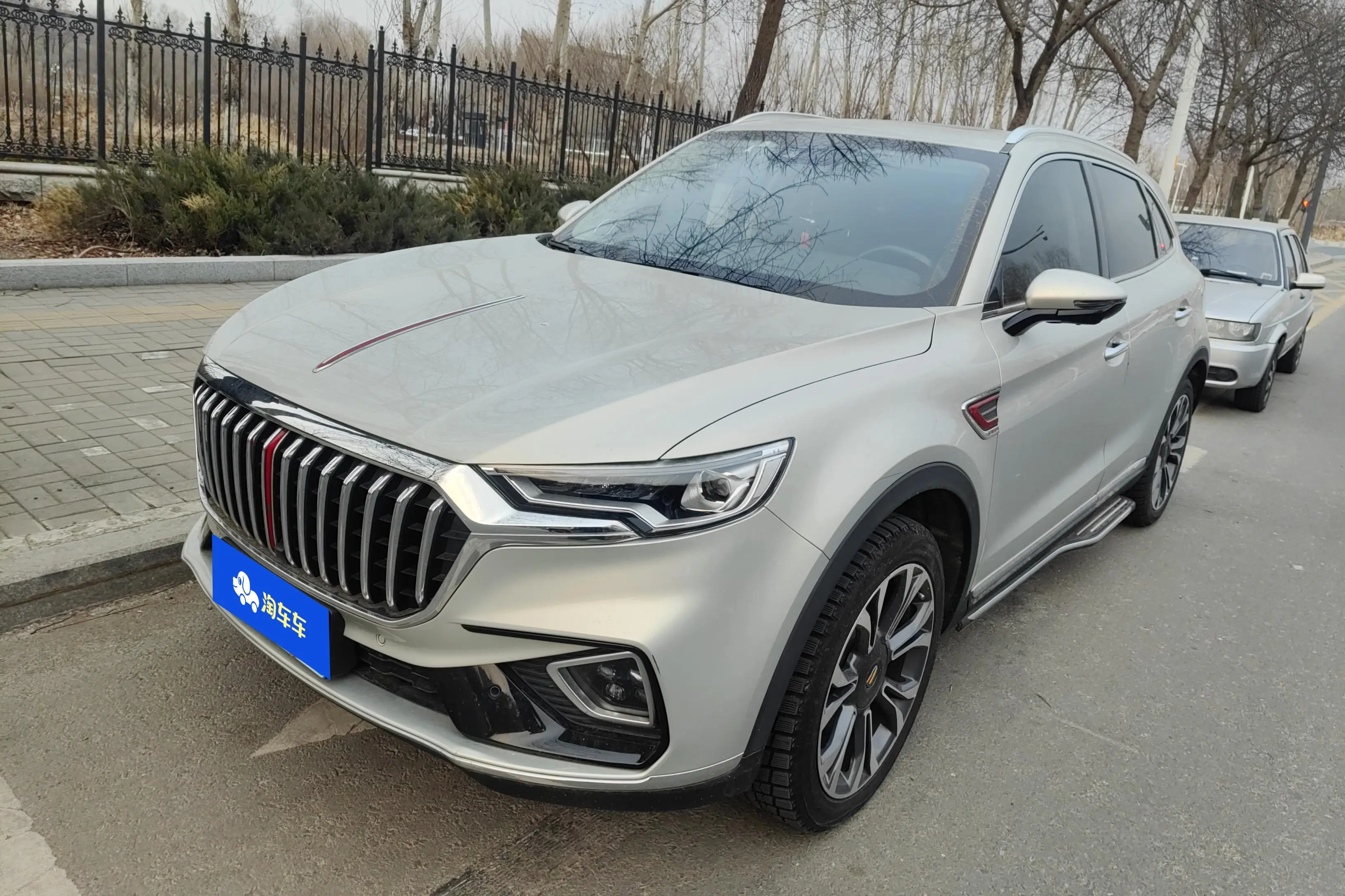 Hongqi HS5  из Китая