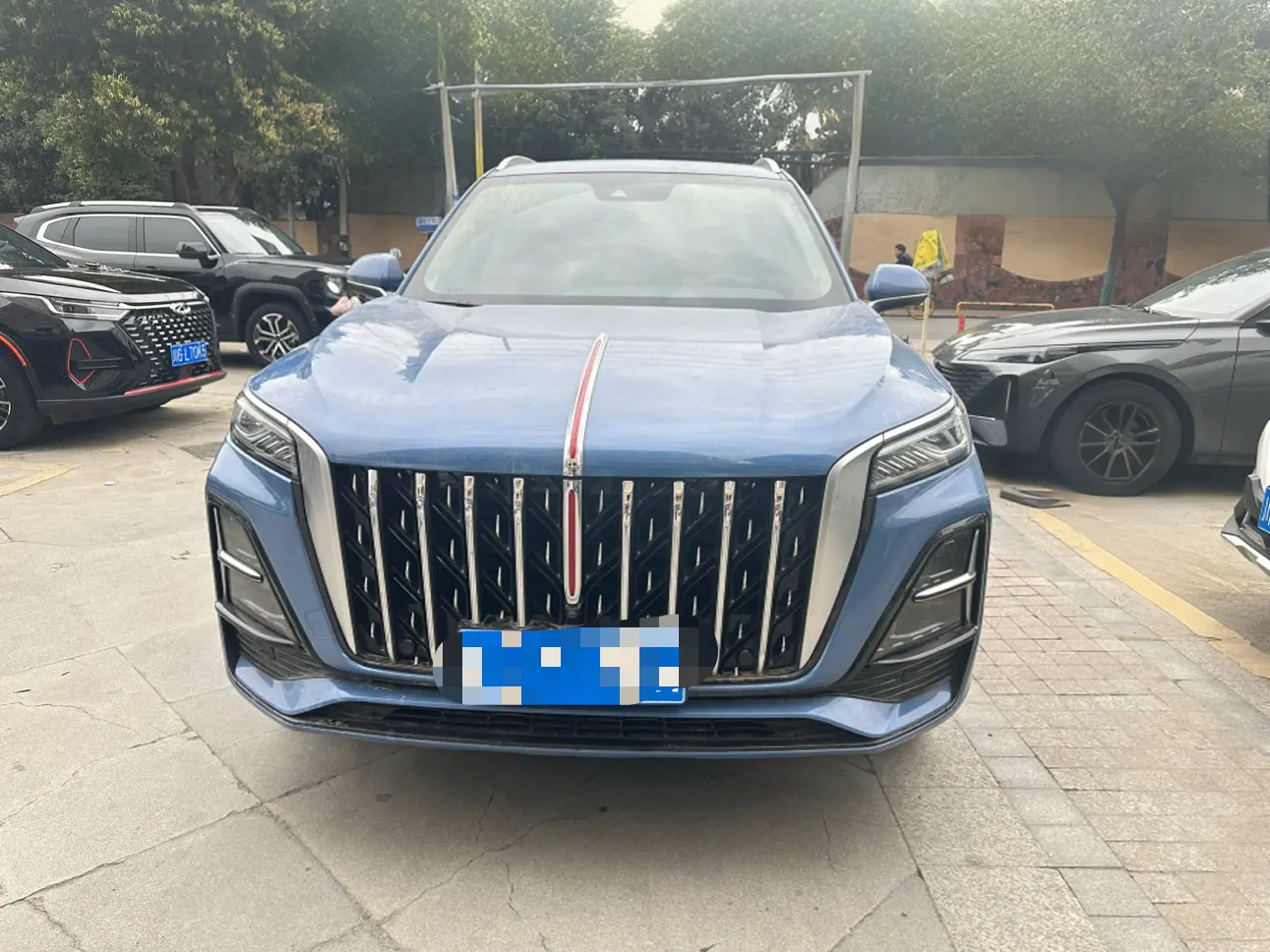 Hongqi HS5  из Китая