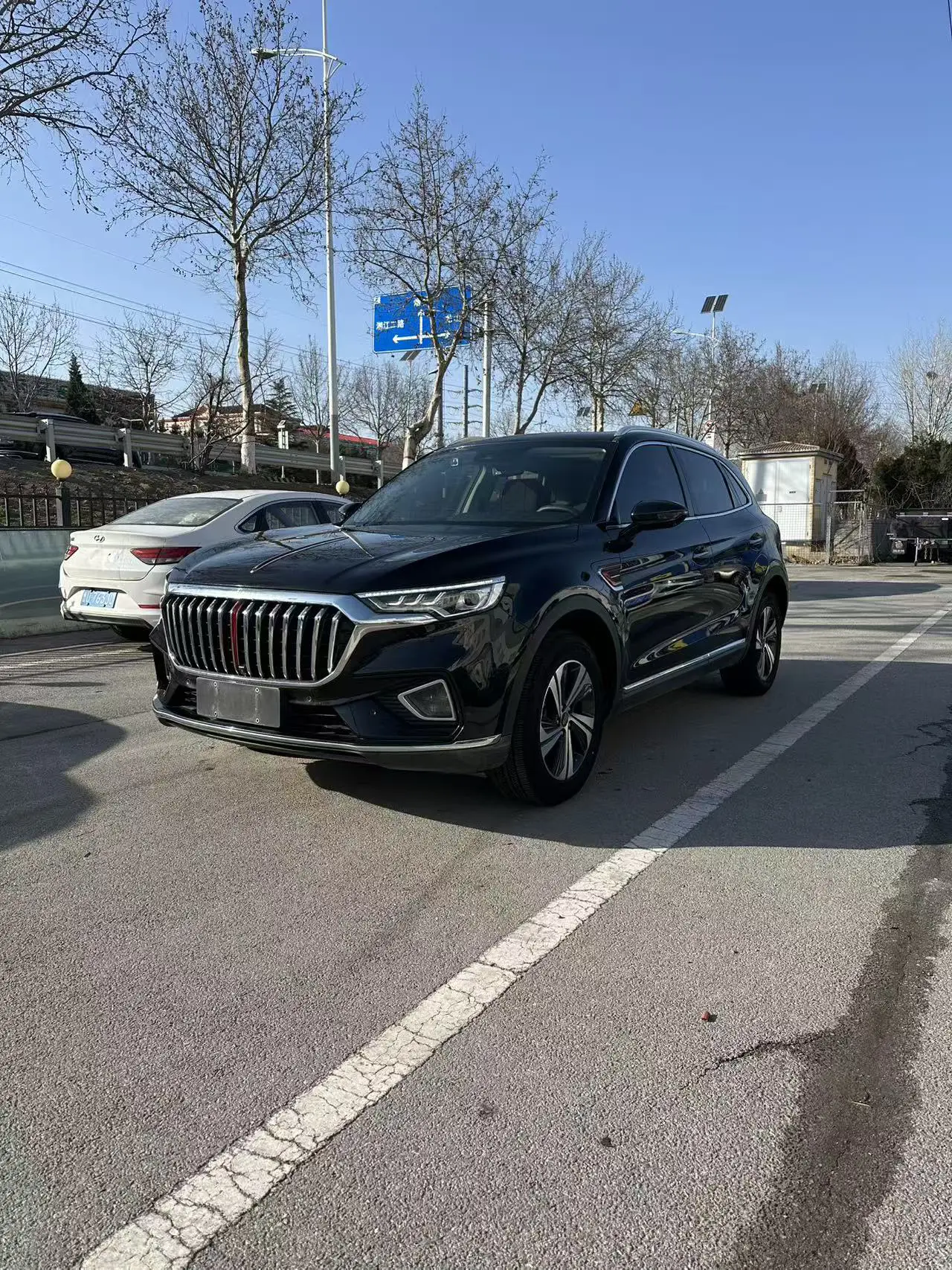 Hongqi HS5  из Китая