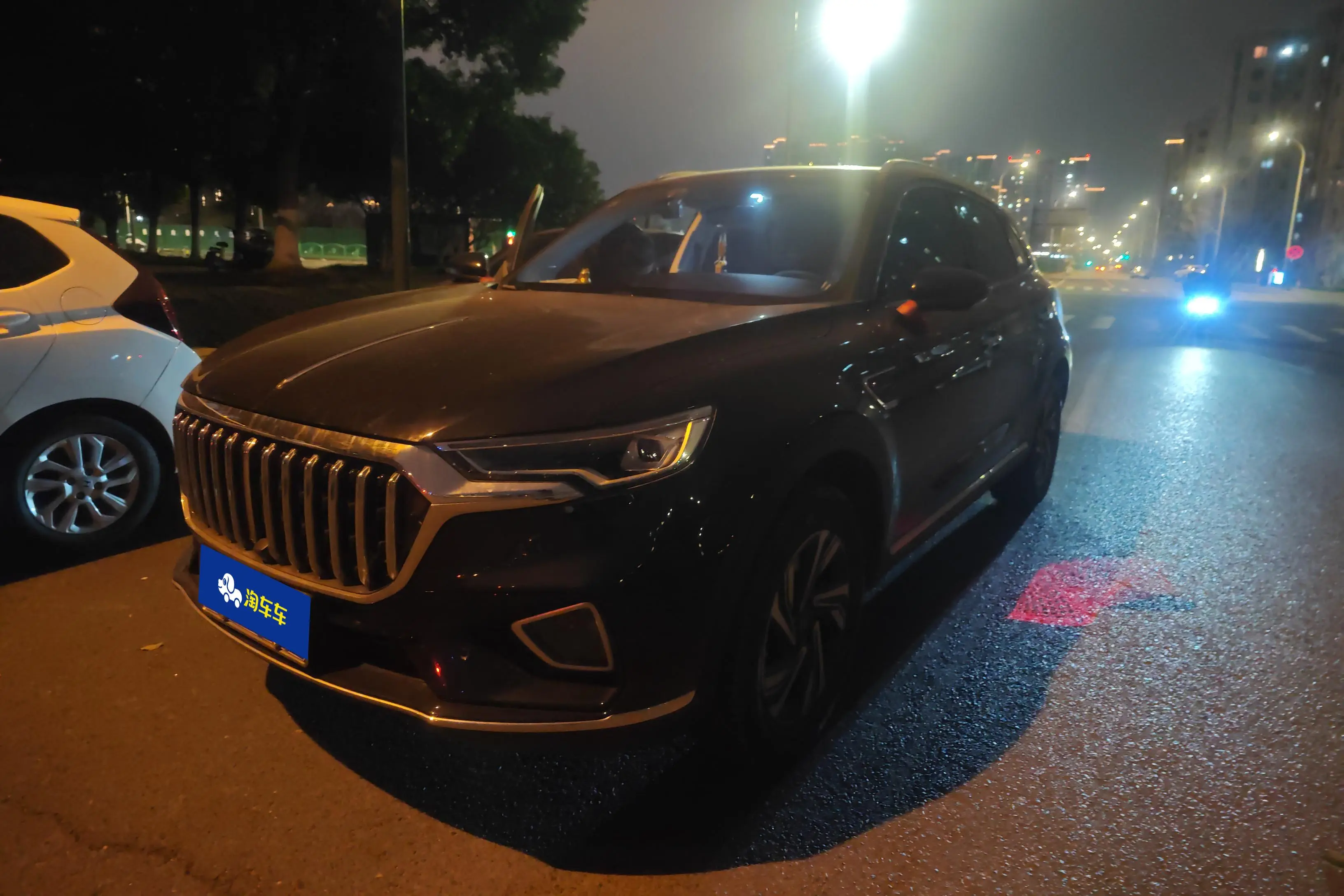 Hongqi HS5  из Китая