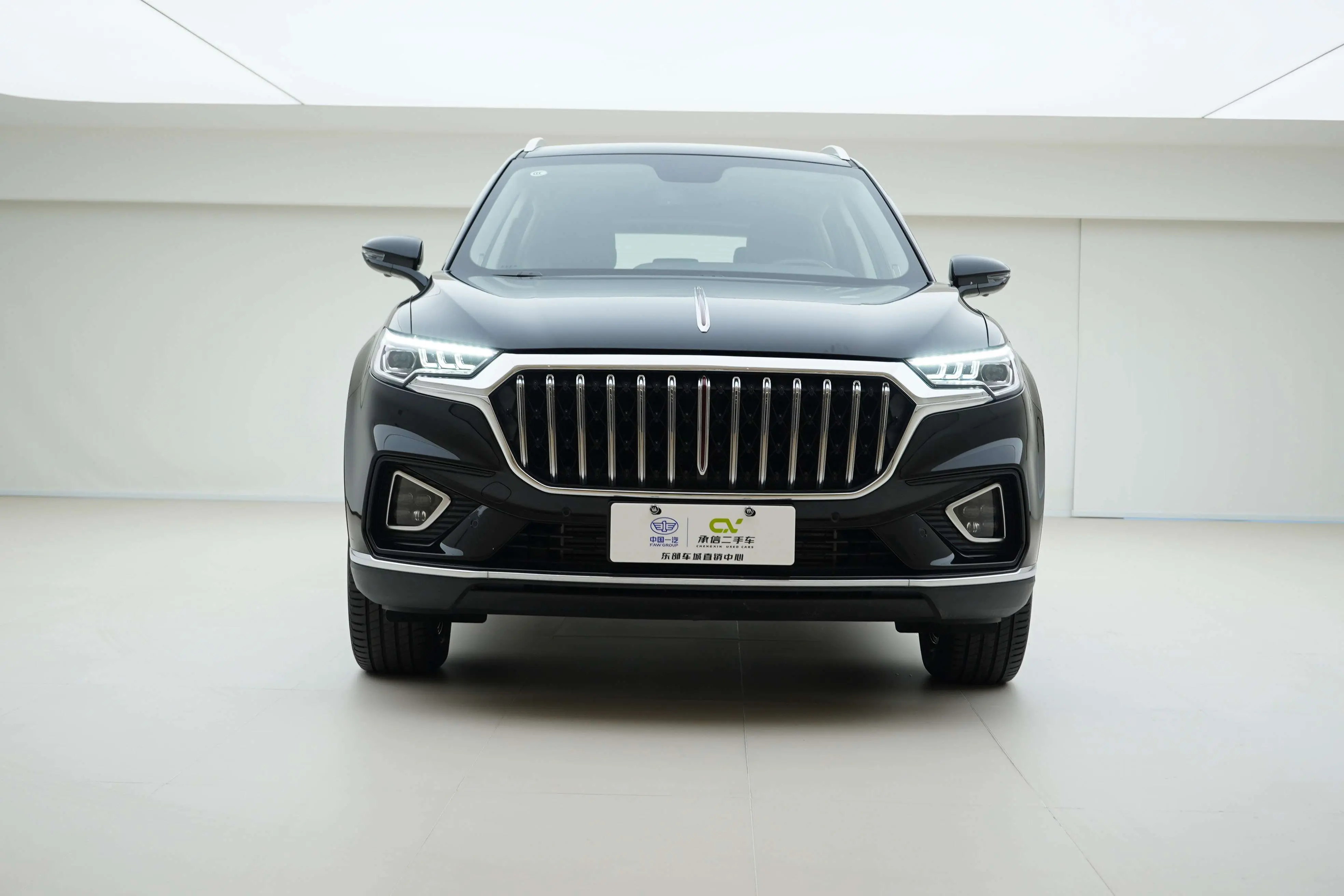 Hongqi HS5  из Китая