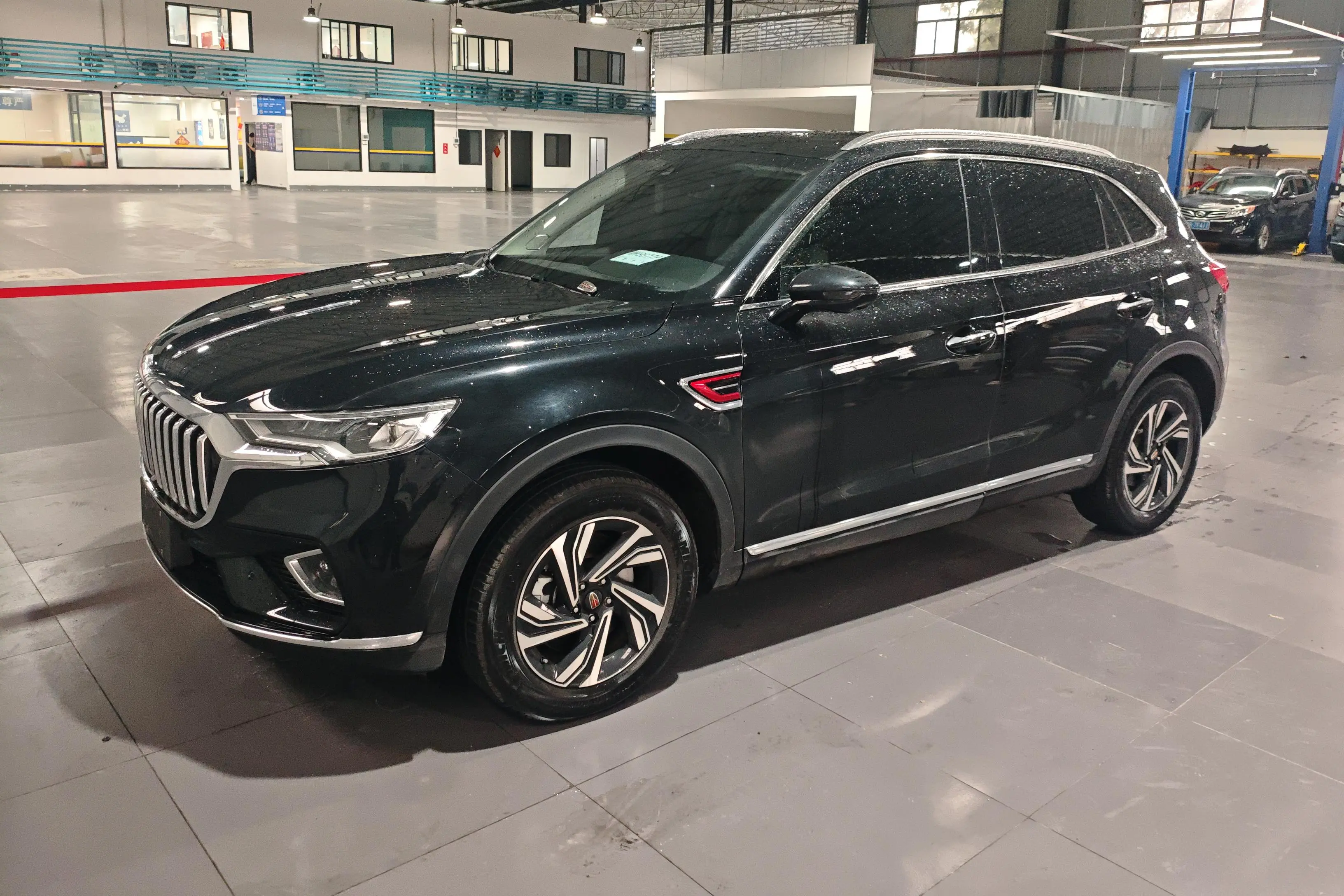 Hongqi HS5  из Китая