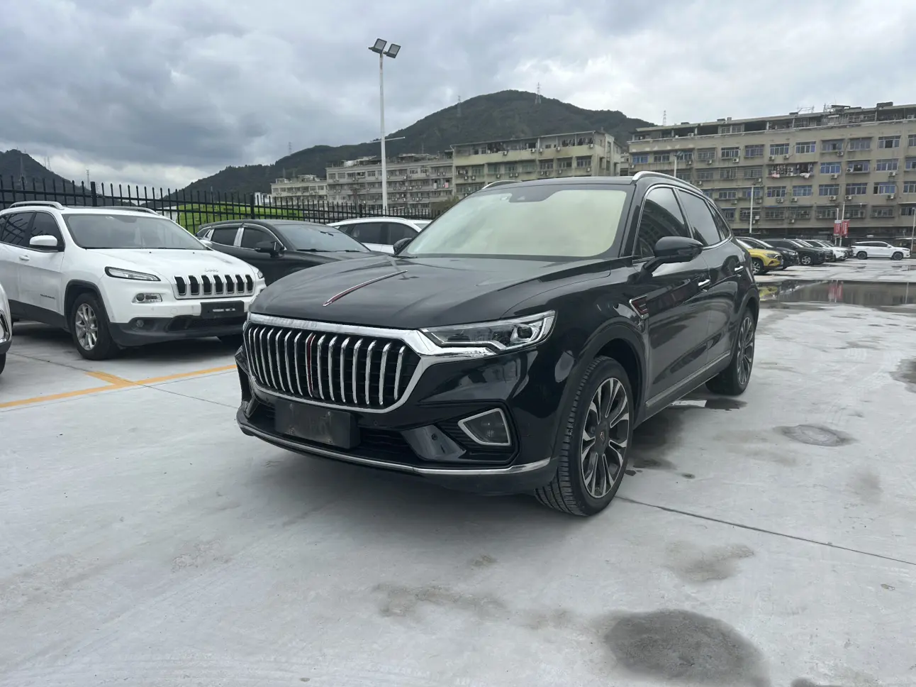 Hongqi HS5  из Китая