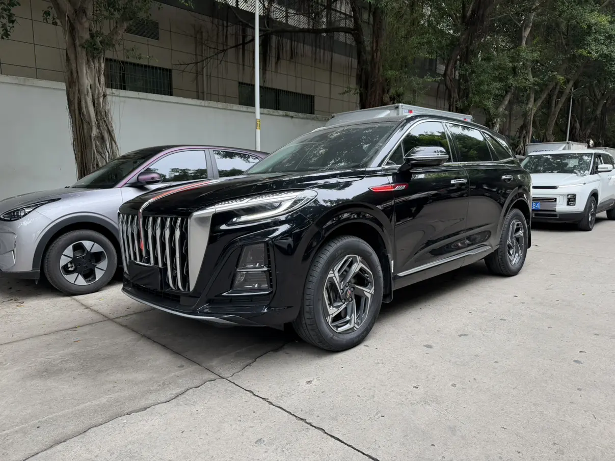 Hongqi HS3  из Китая