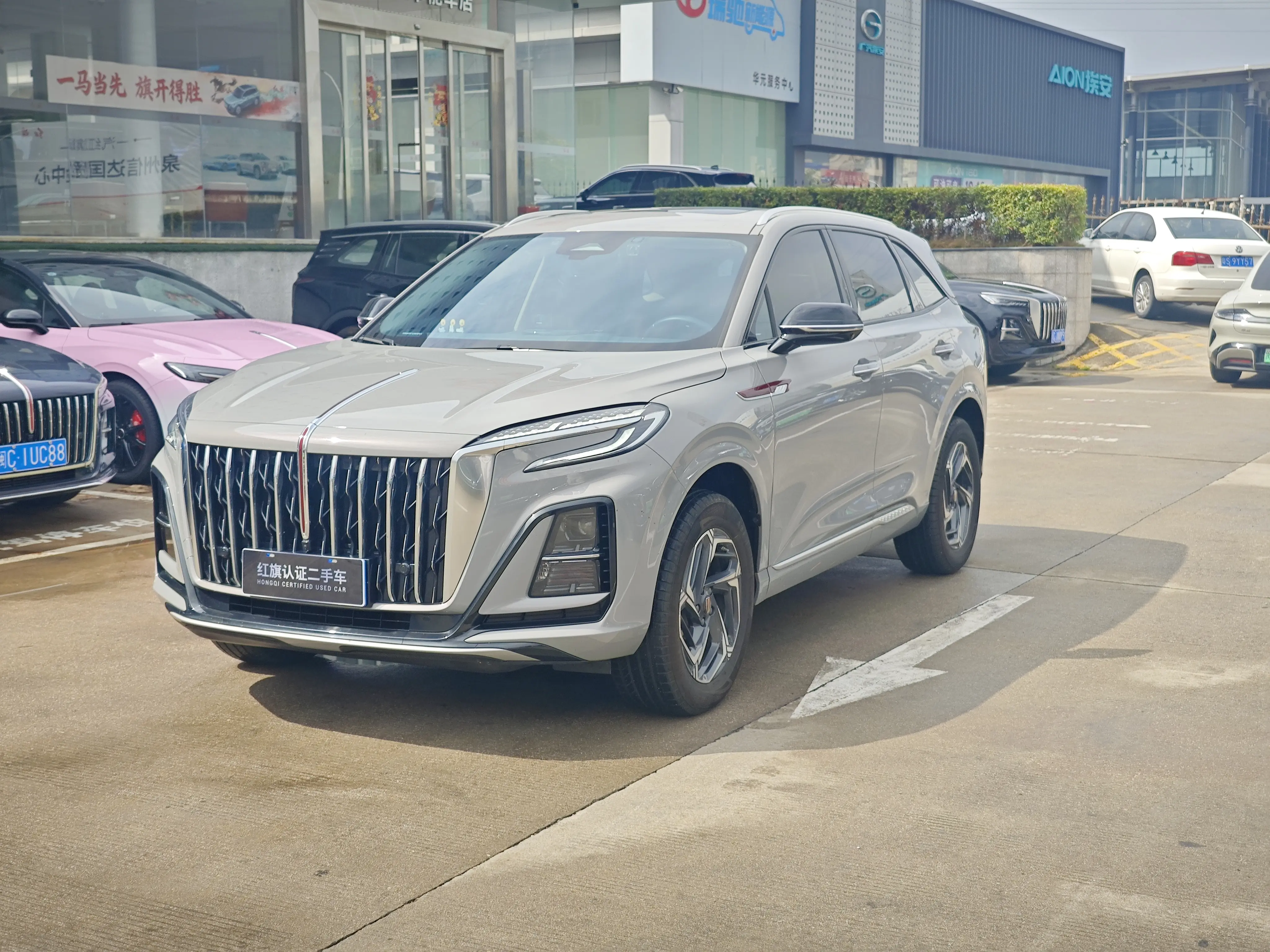 Hongqi HS3  из Китая