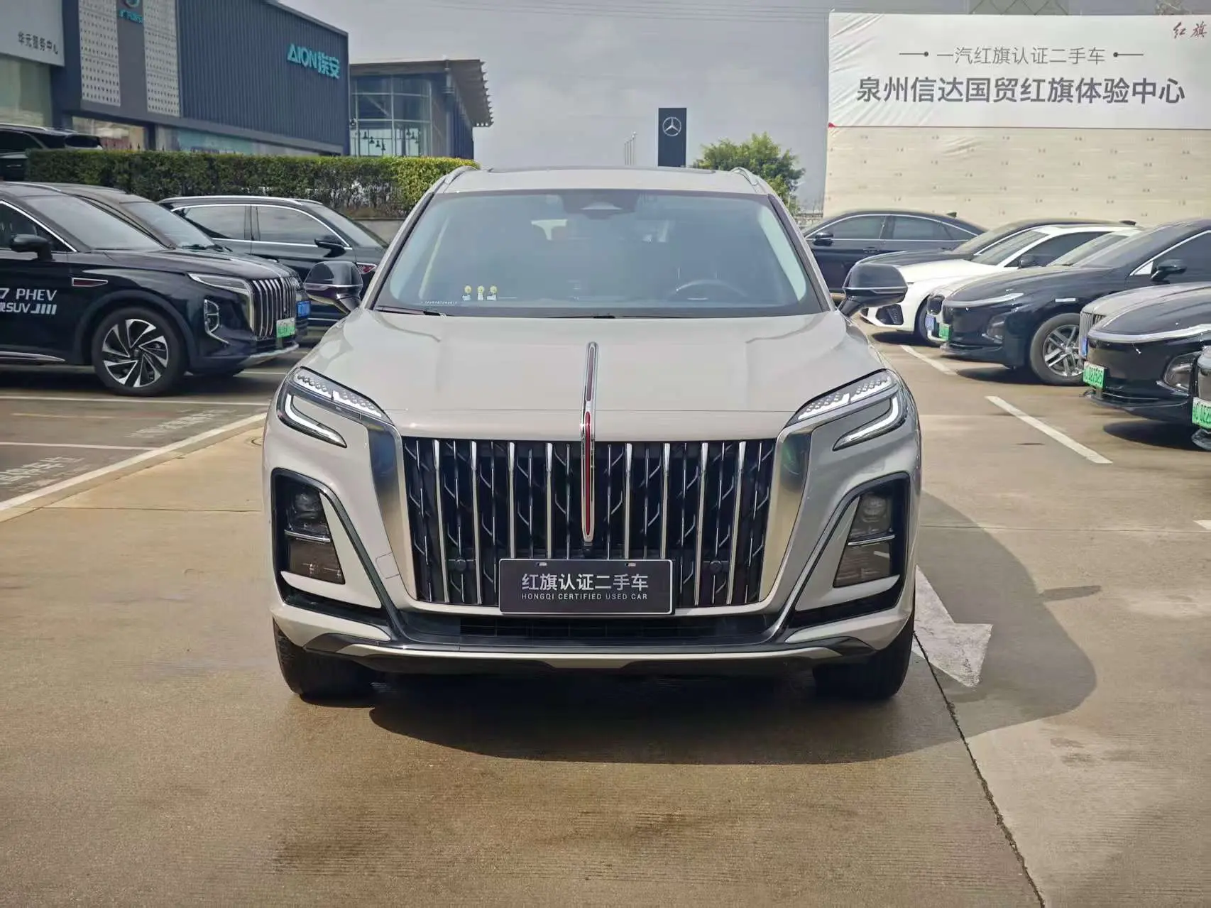 Hongqi HS3  из Китая