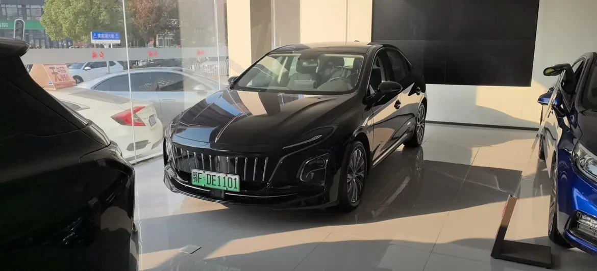 Hongqi E-QM5  из Китая