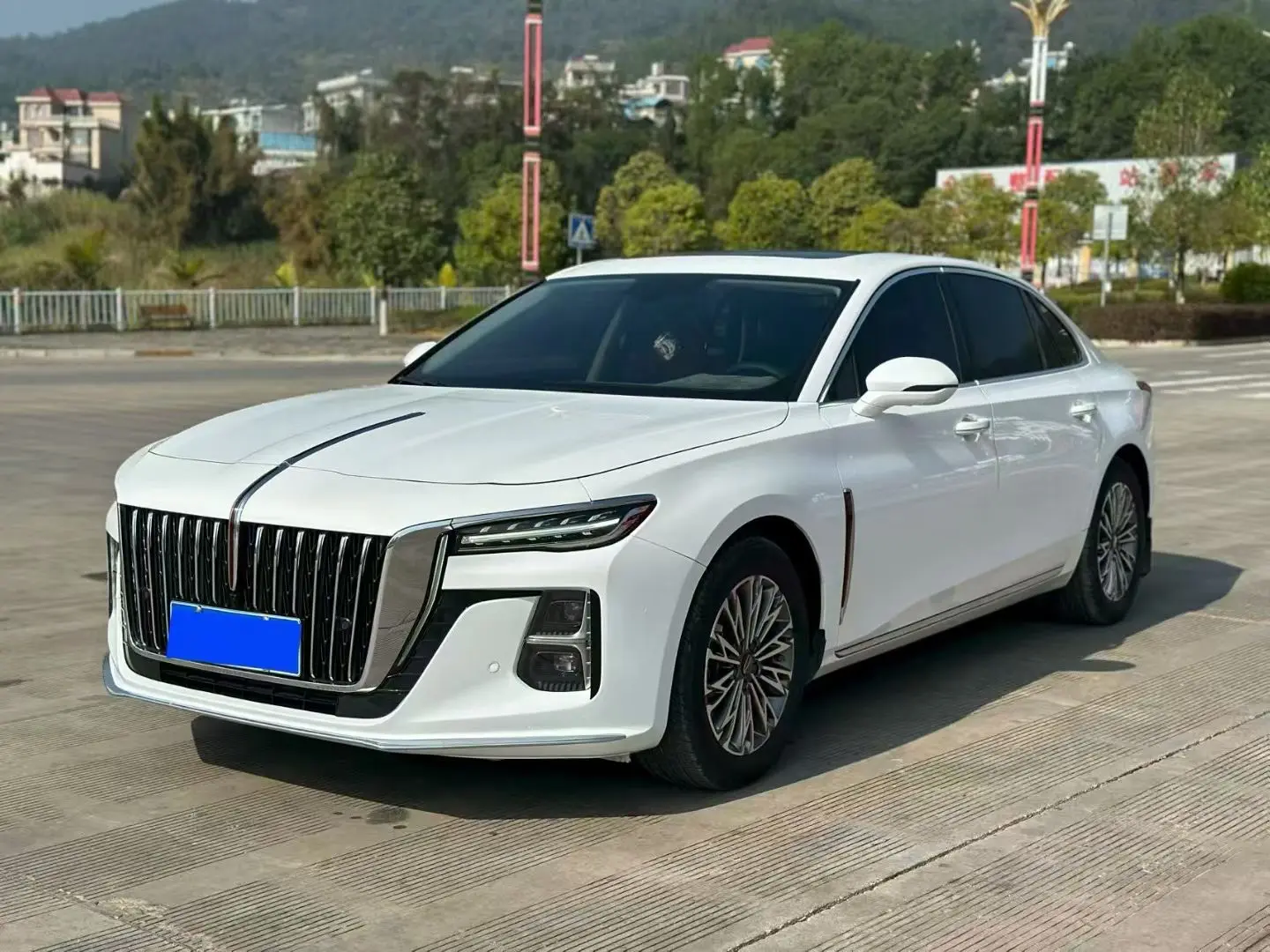 Hongqi H5  из Китая