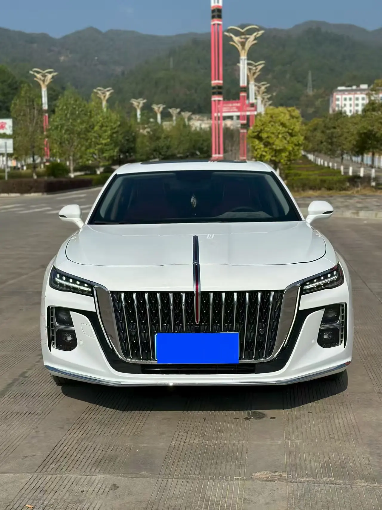 Hongqi H5  из Китая