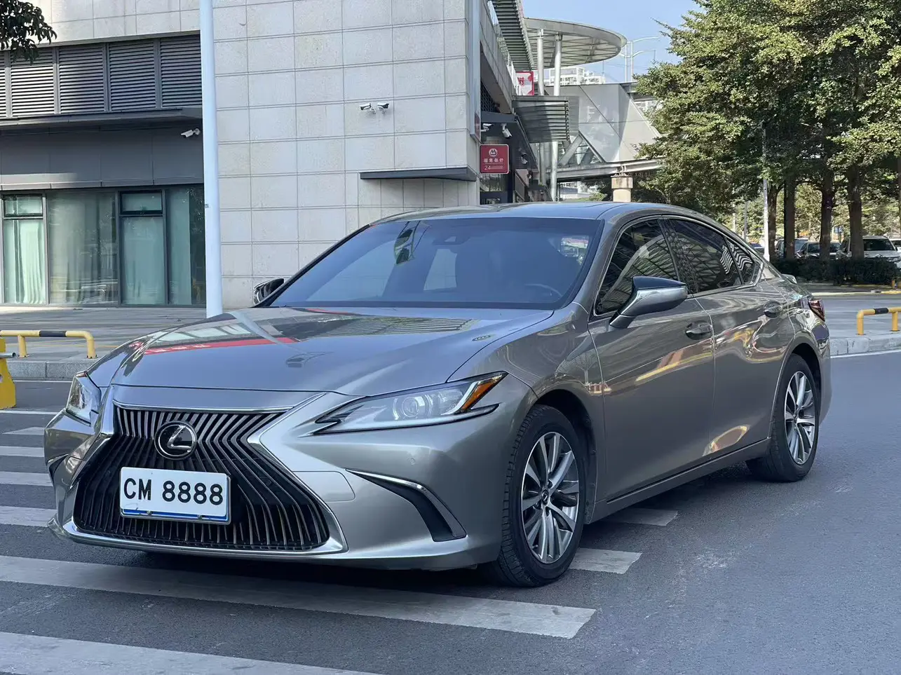 Lexus ES