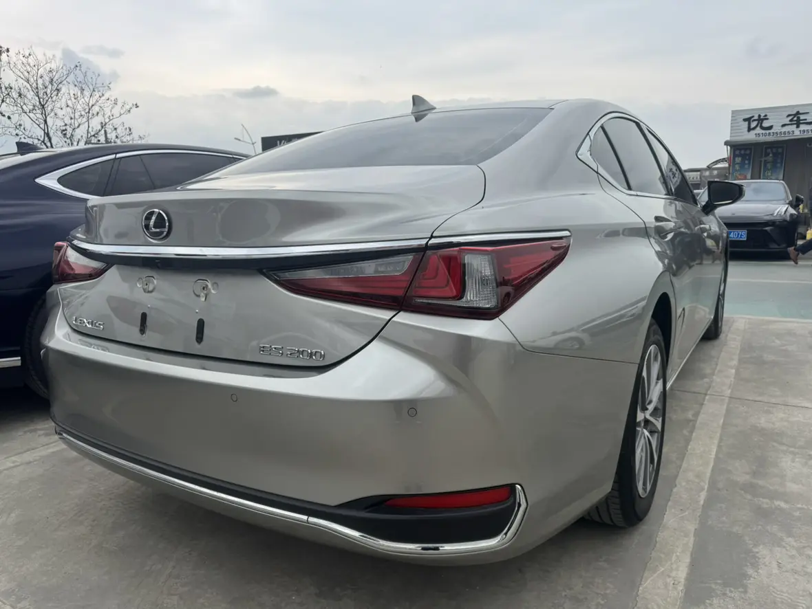 Lexus ES