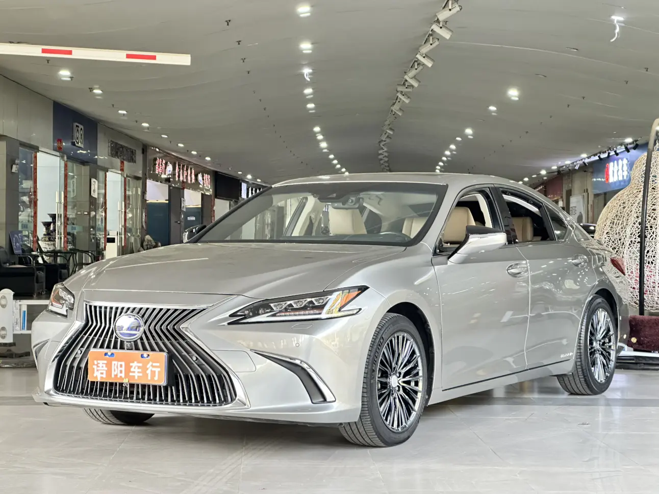 Lexus ES