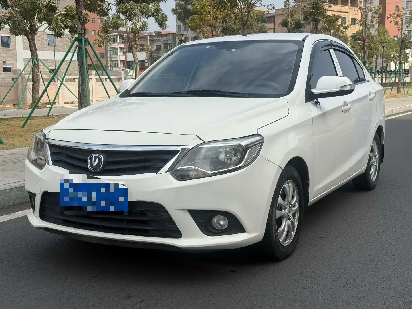 Changan Yuexiang V3  из Китая