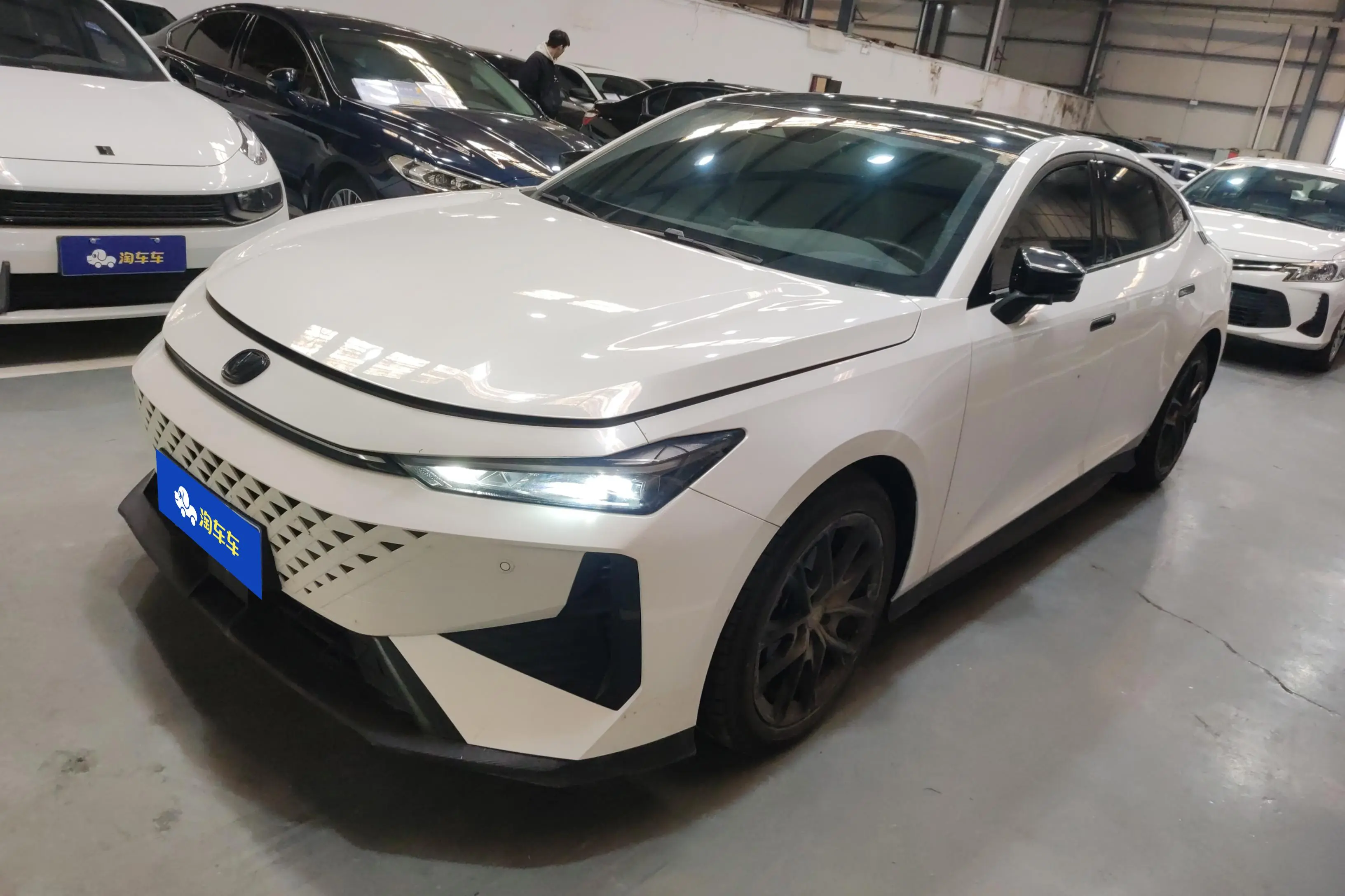 Changan UNI-V  из Китая