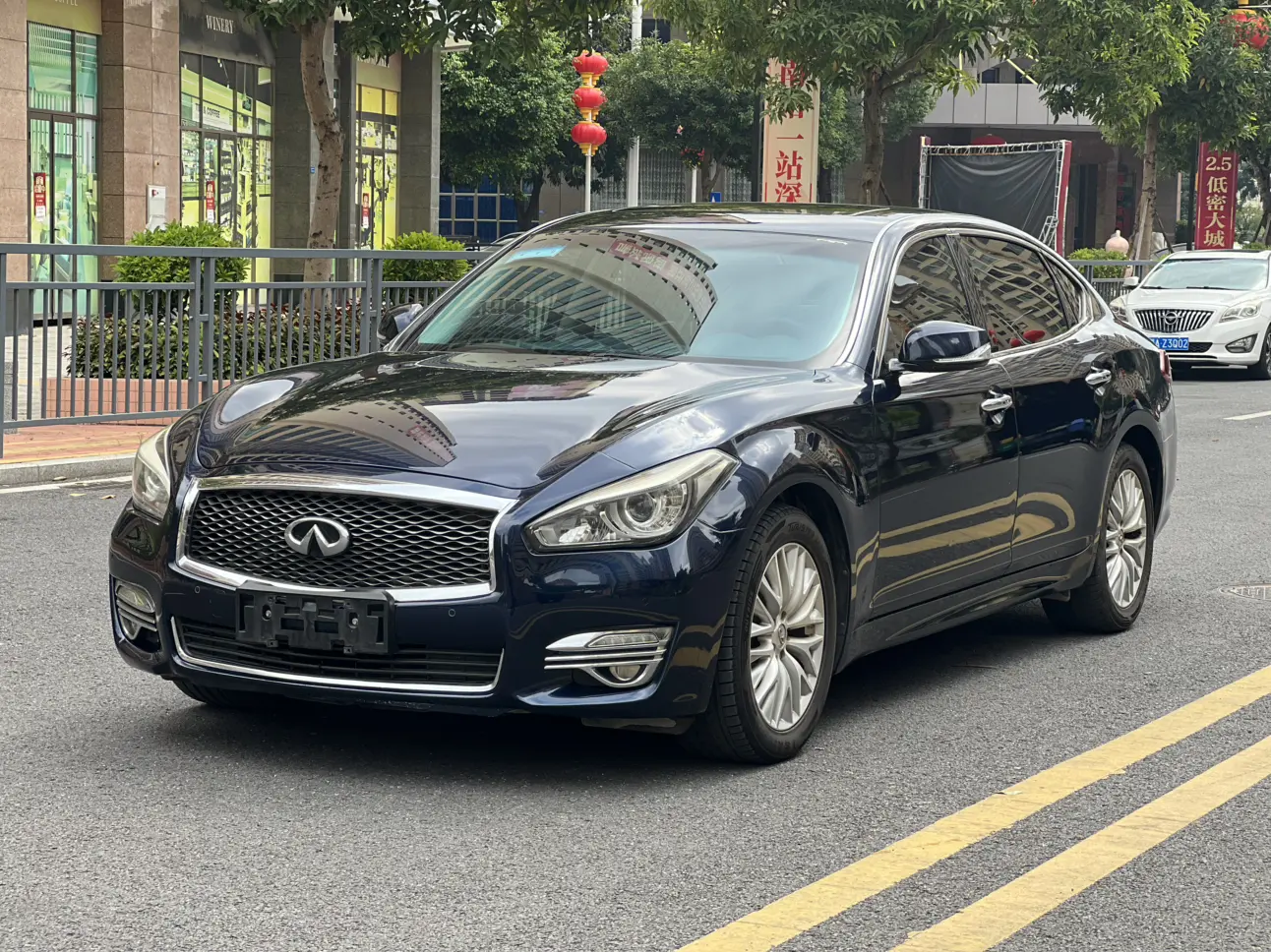 Infiniti Q70