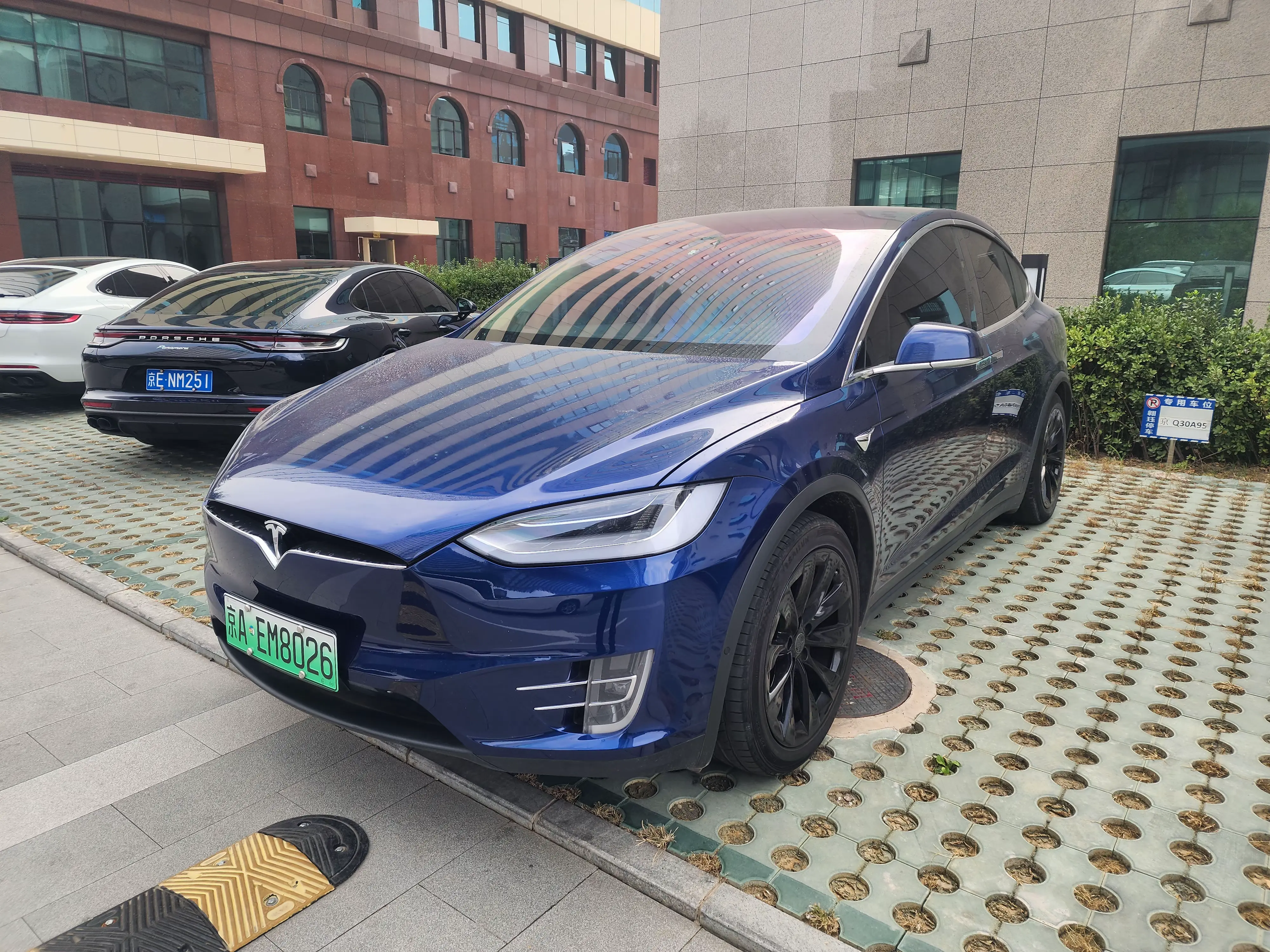 Tesla Model X  из Китая