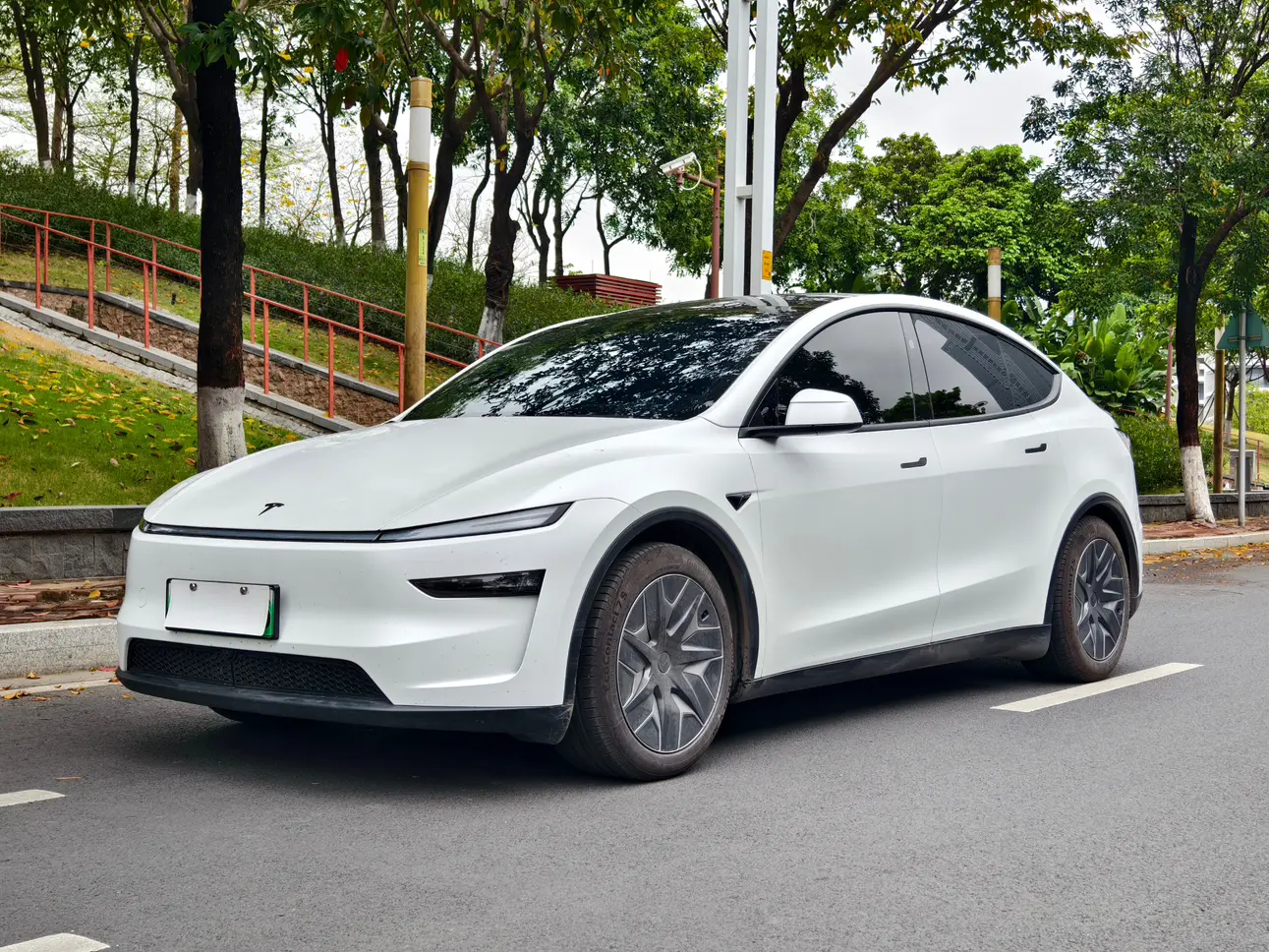 Tesla Model YL  из Китая