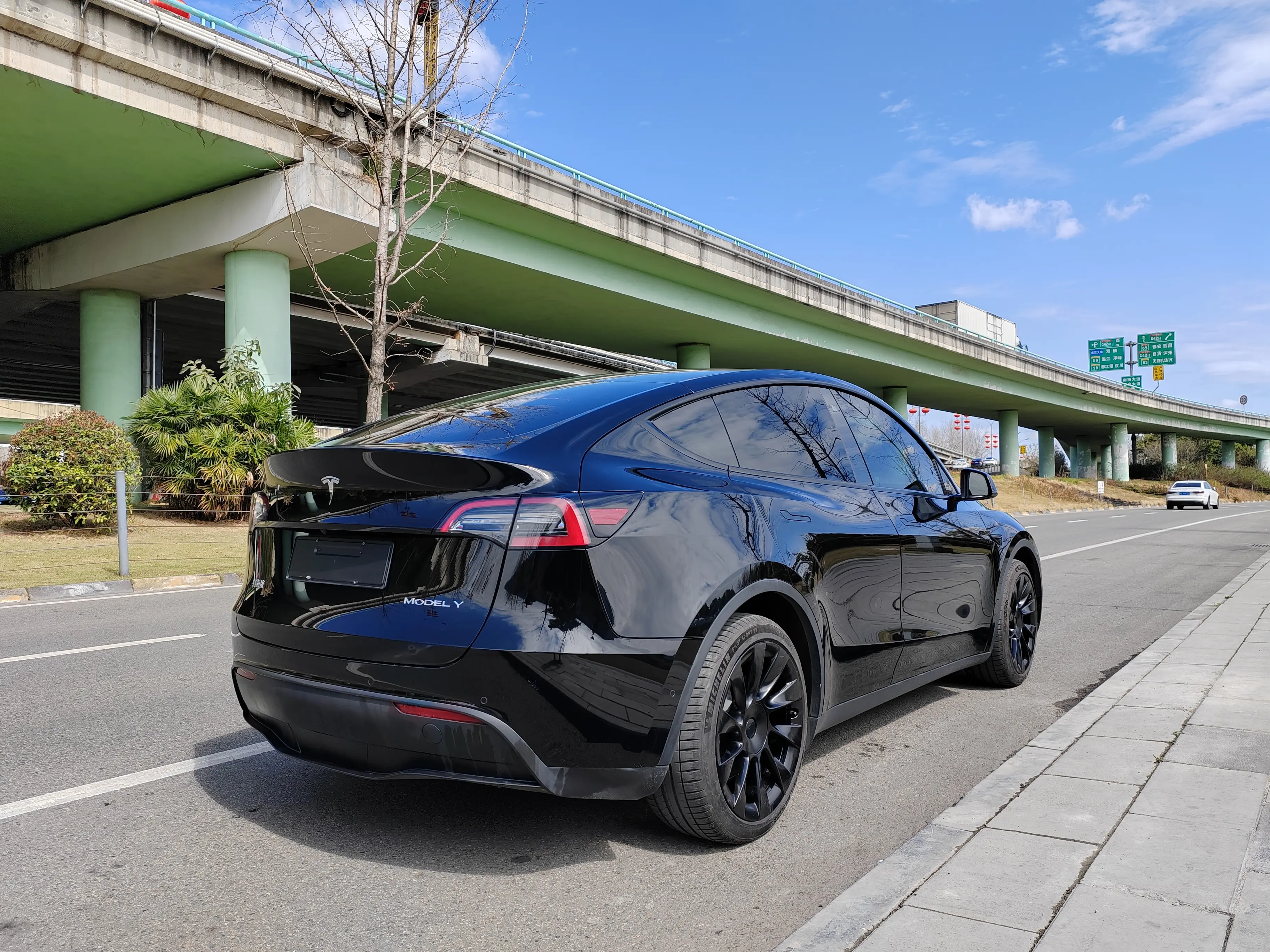 Tesla Model Y  из Китая