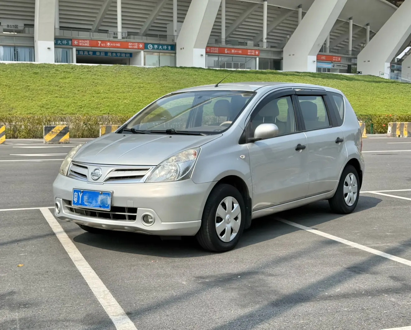 Nissan Li Wei  из Китая