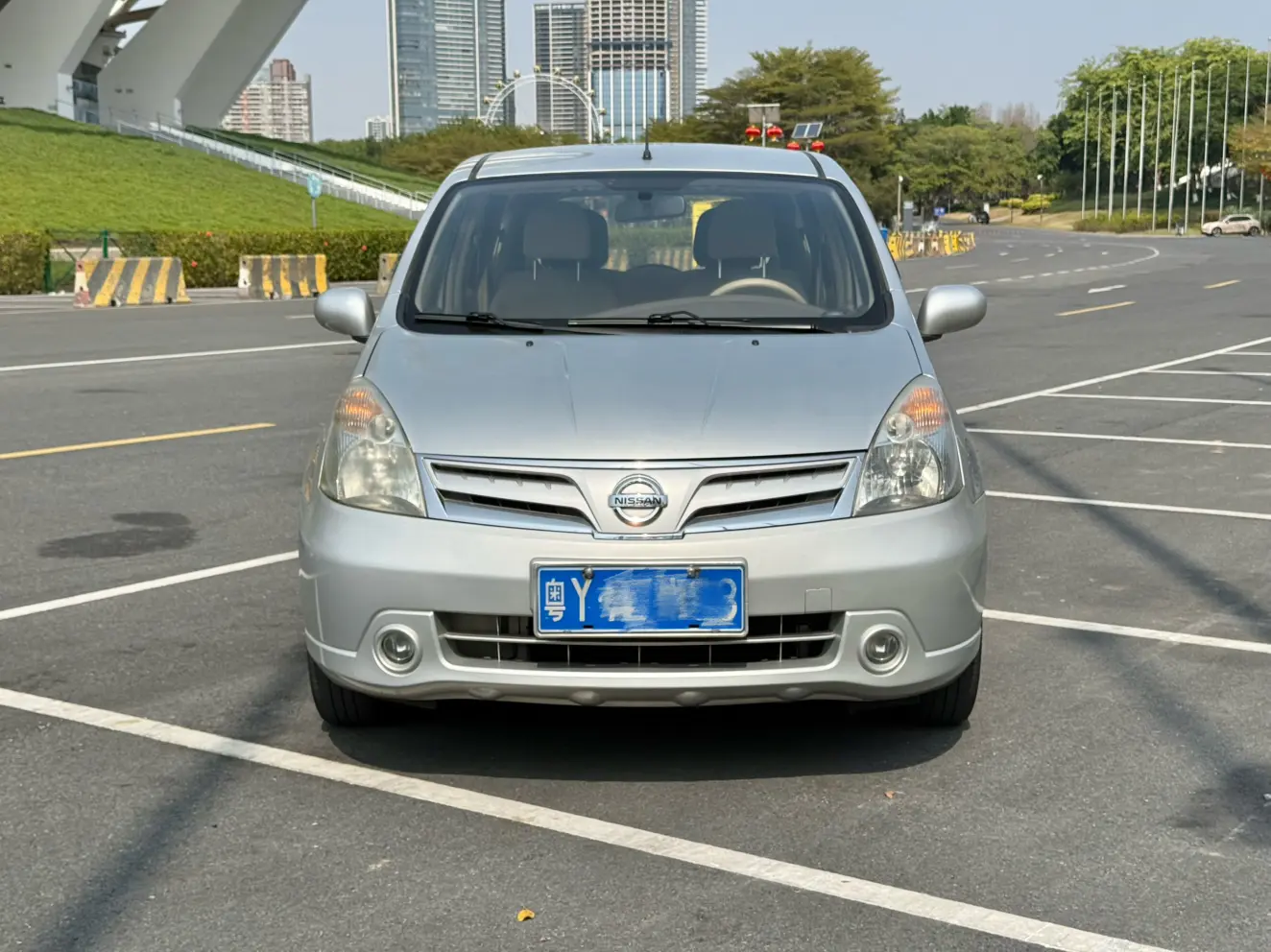 Nissan Li Wei  из Китая