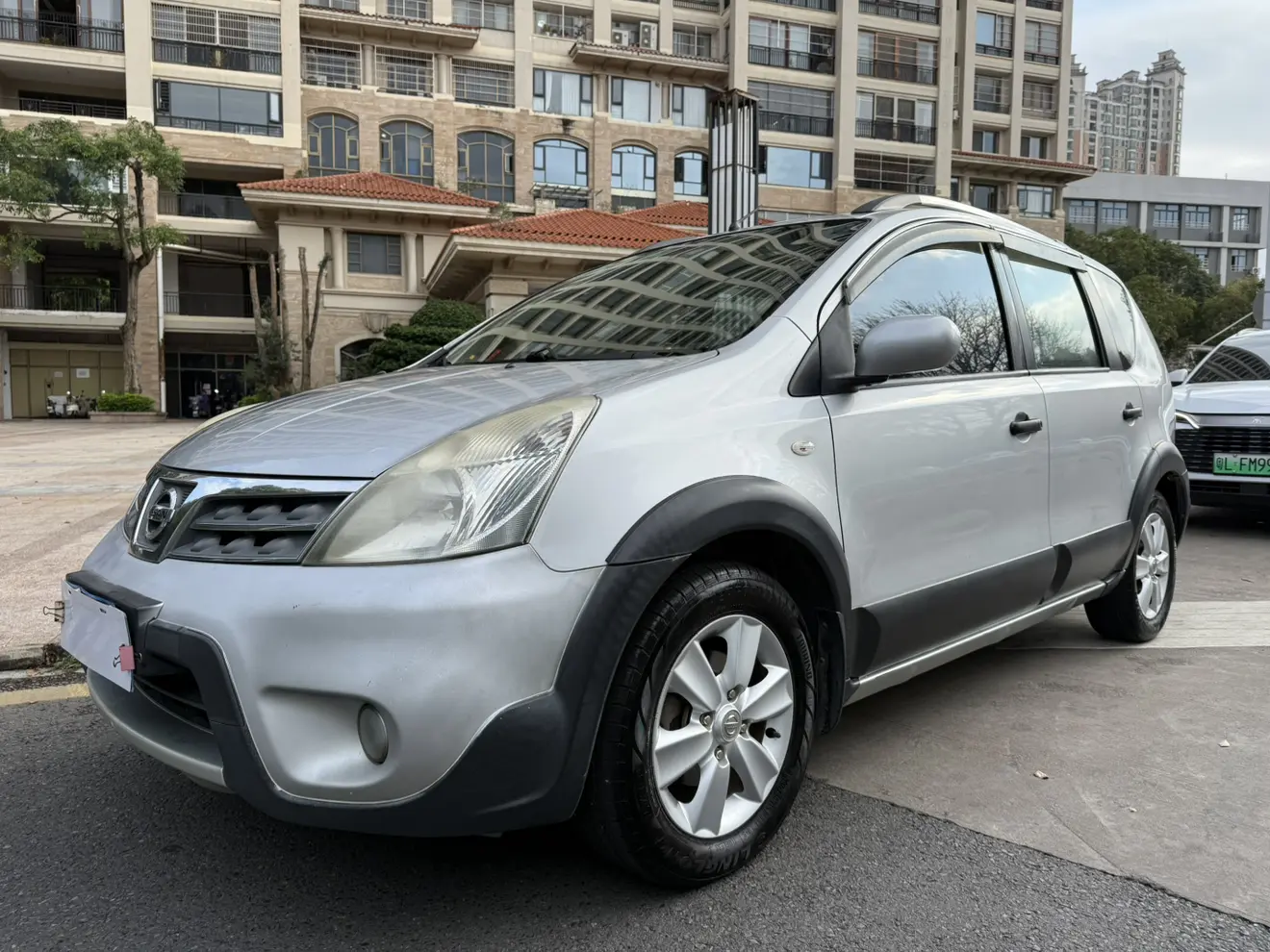 Nissan Li Wei  из Китая