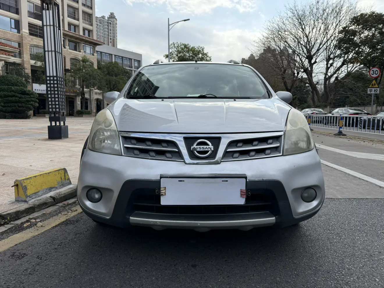 Nissan Li Wei  из Китая
